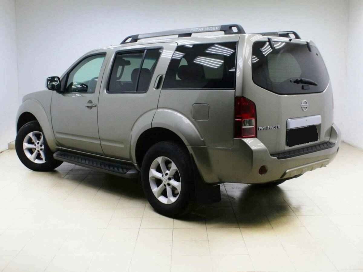 Nissan Pathfinder, III