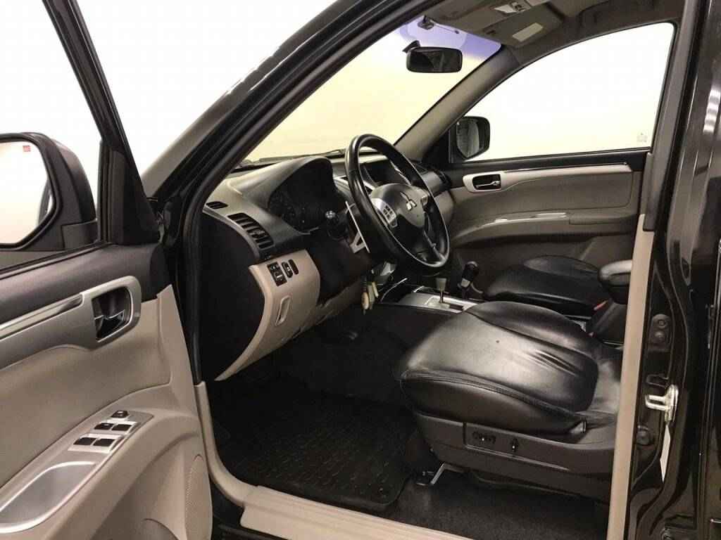 Mitsubishi Pajero Sport, II