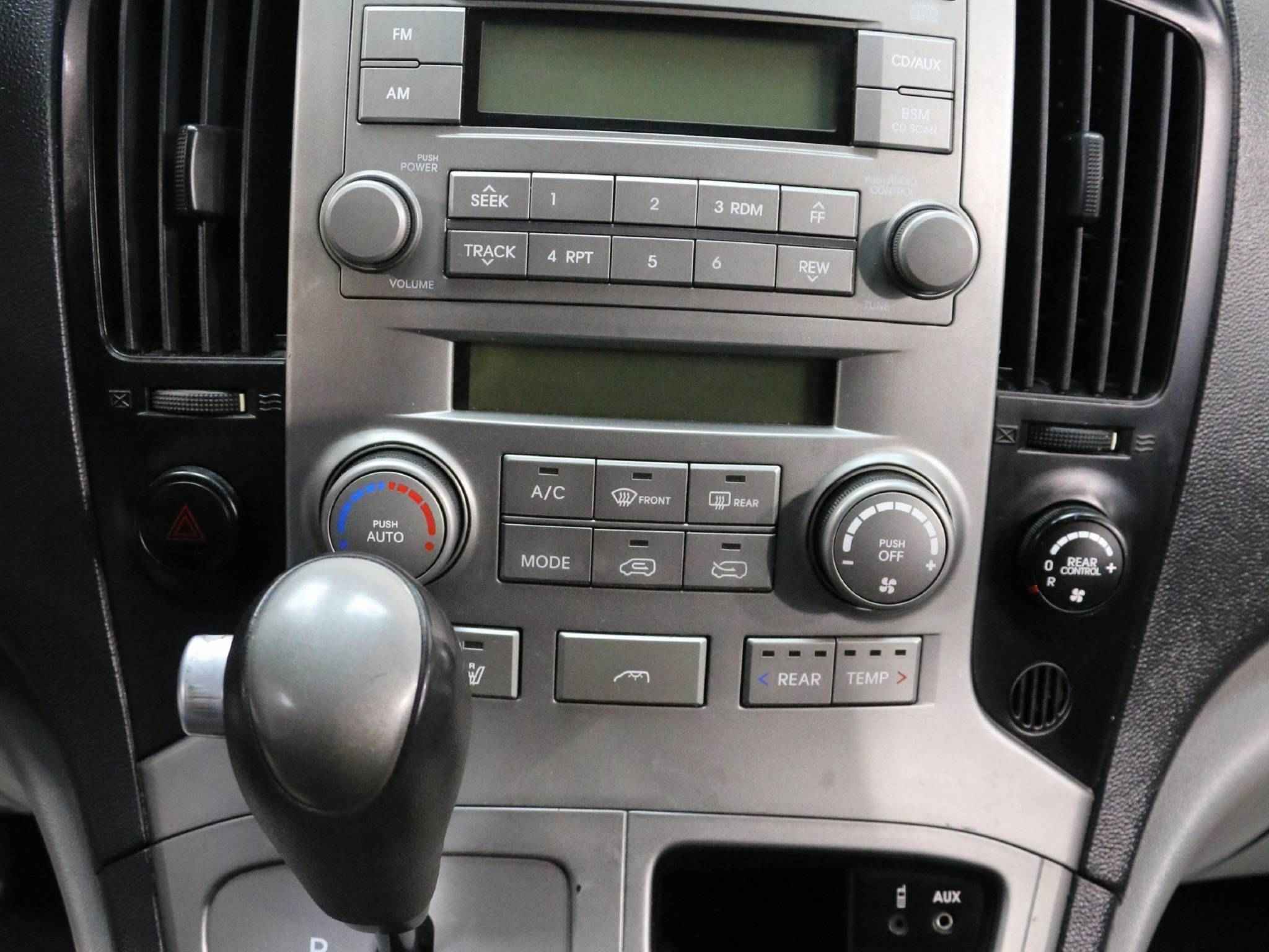 Hyundai Grand Starex, I