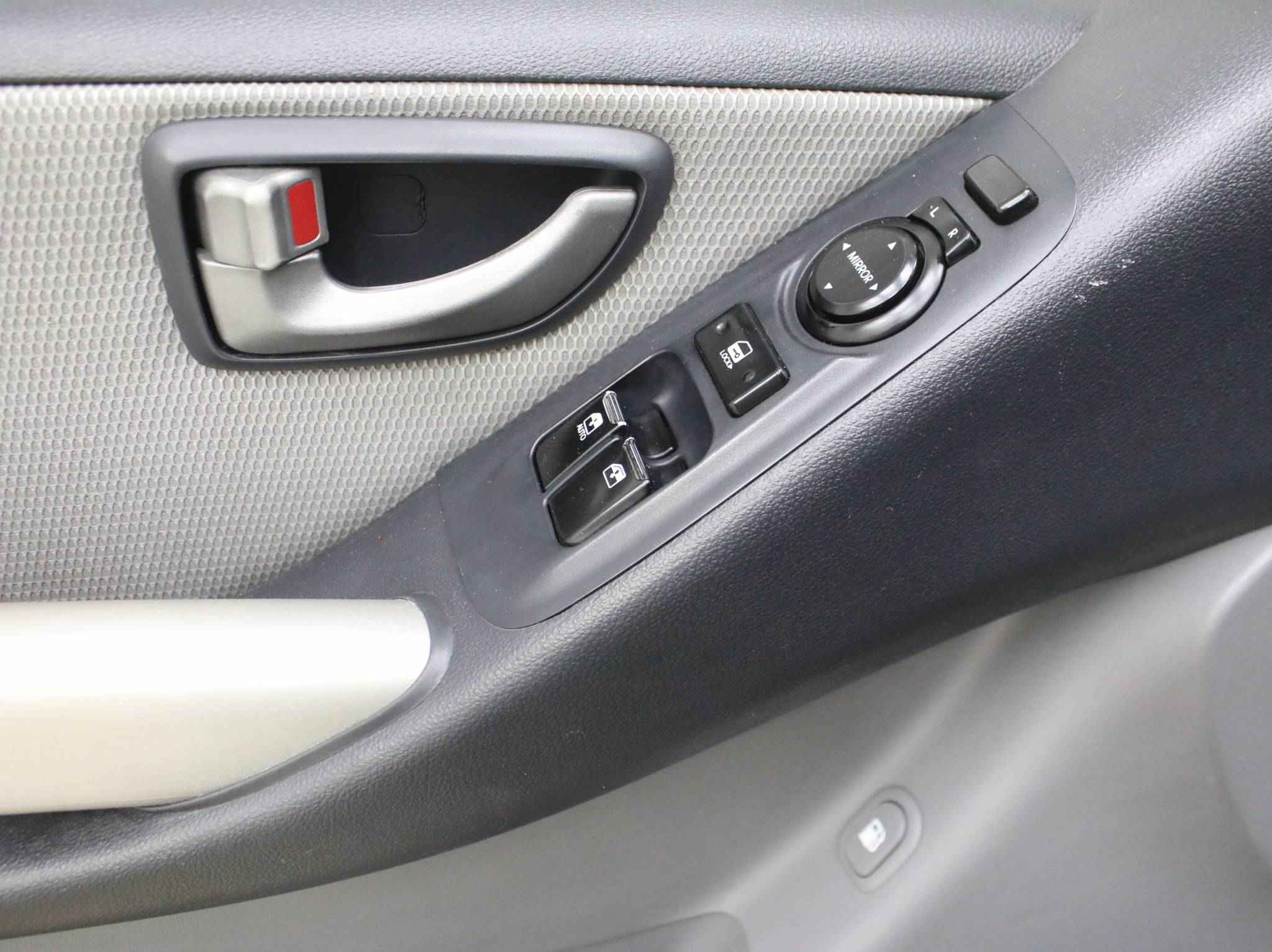 Hyundai Grand Starex, I