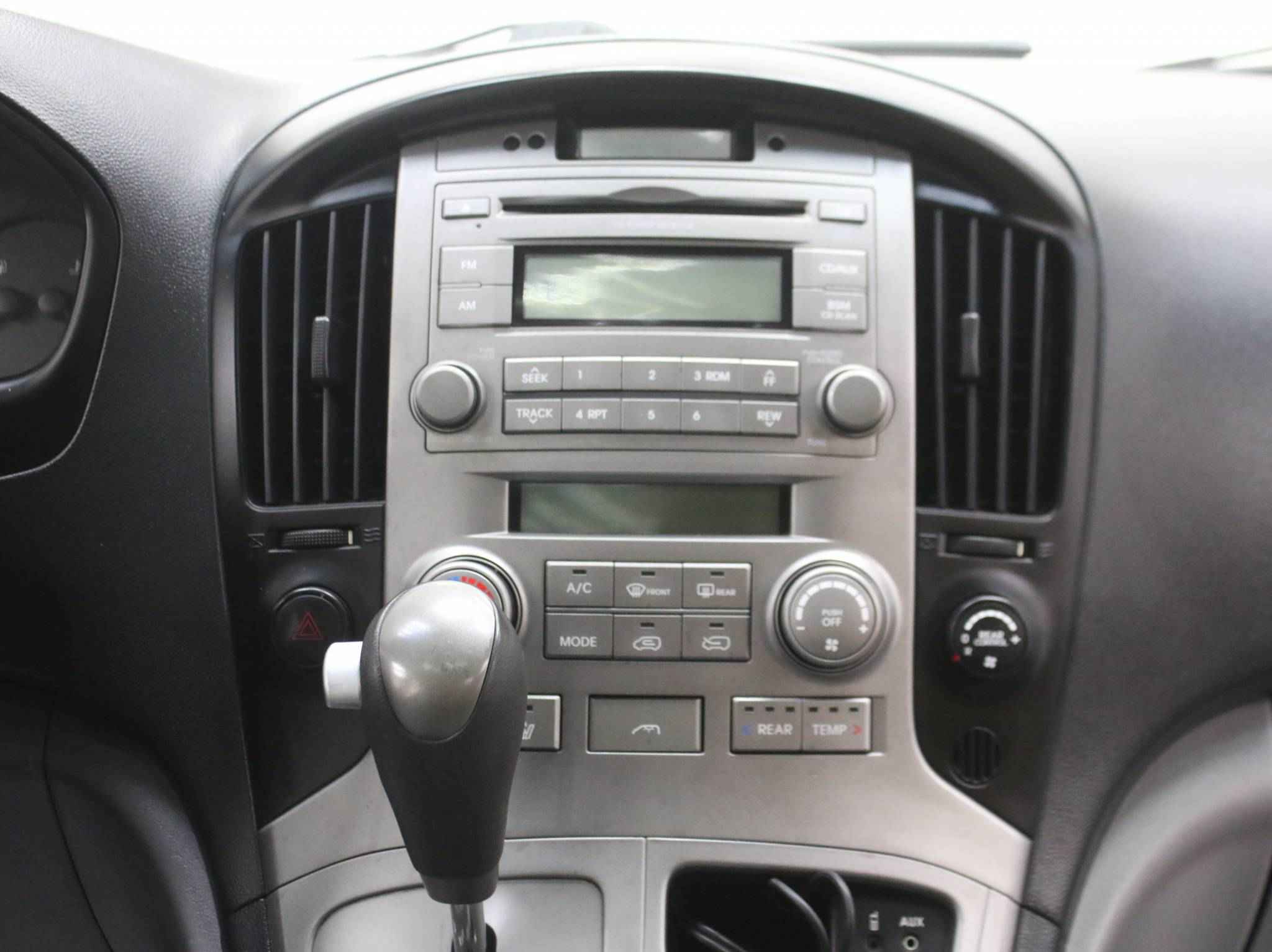 Hyundai Grand Starex, I