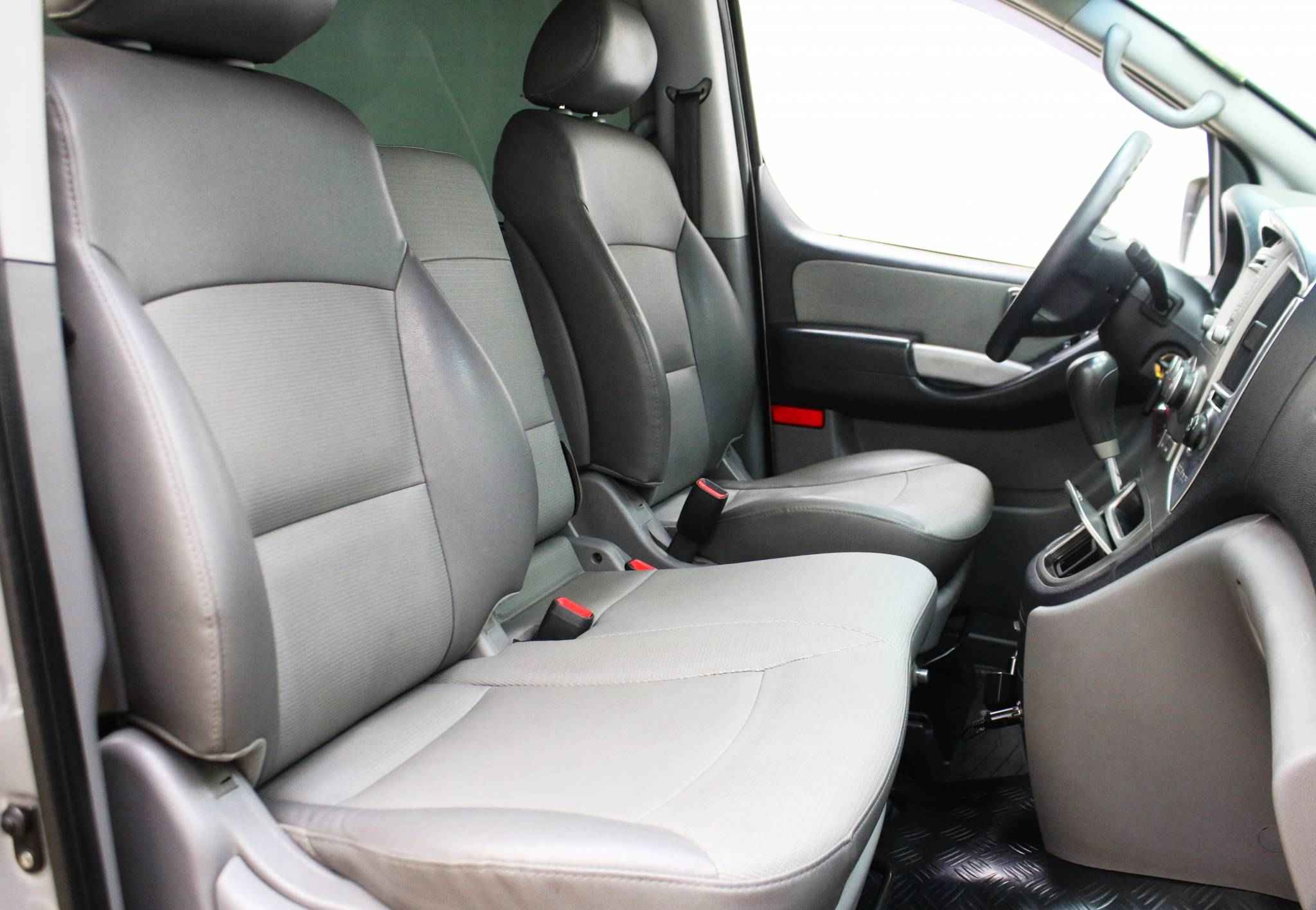 Hyundai Grand Starex, I