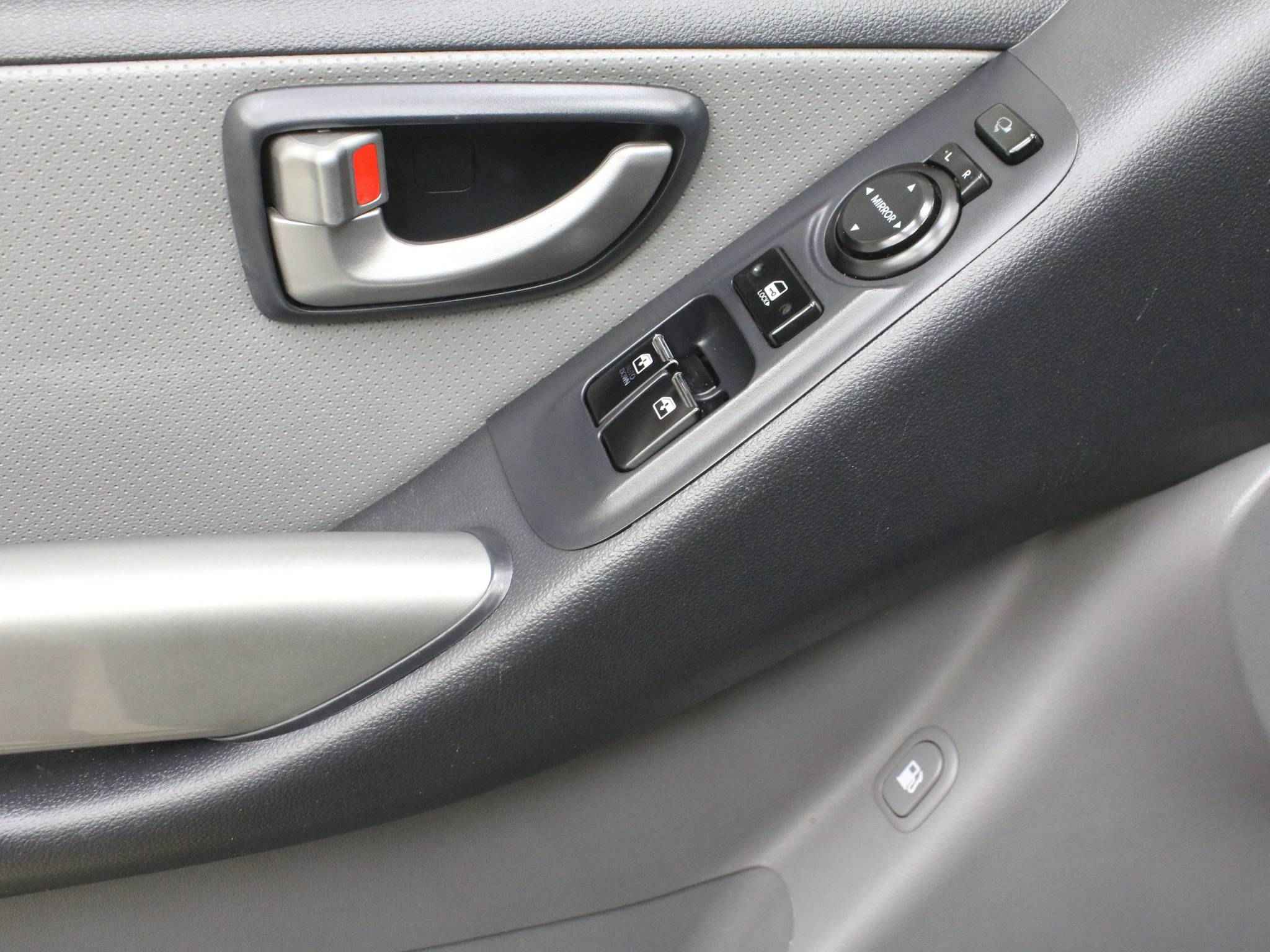 Hyundai Grand Starex, I