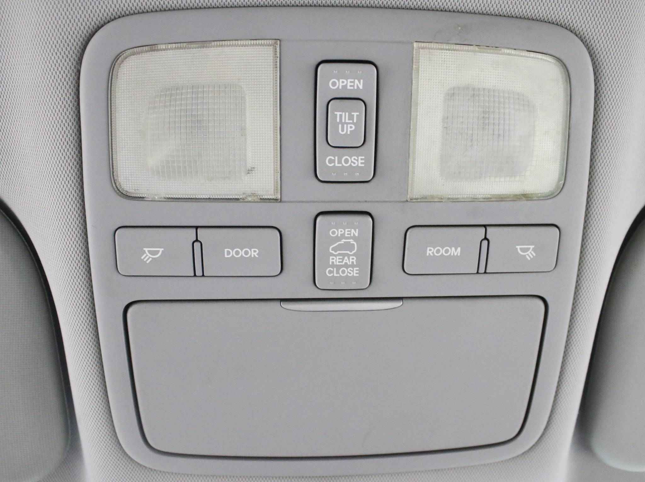 Hyundai Grand Starex, I