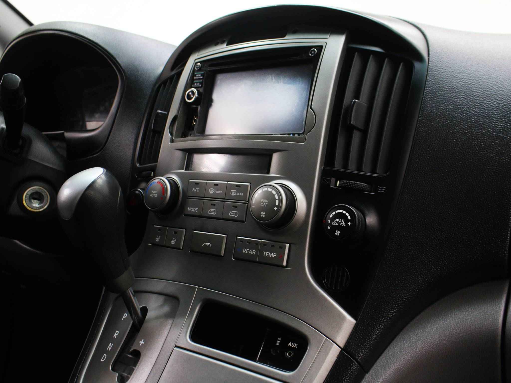 Hyundai Grand Starex, I