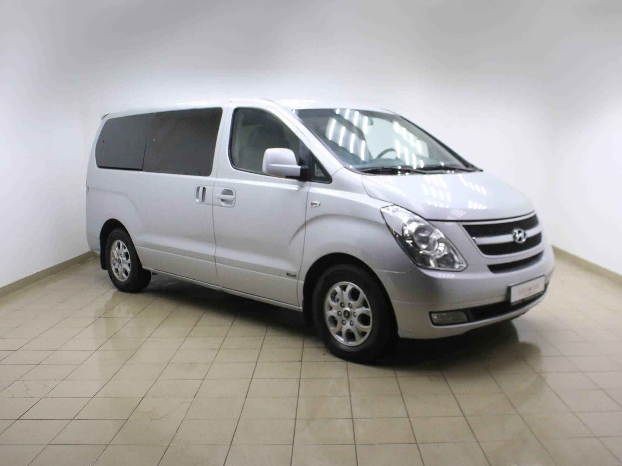 Hyundai Grand Starex, I