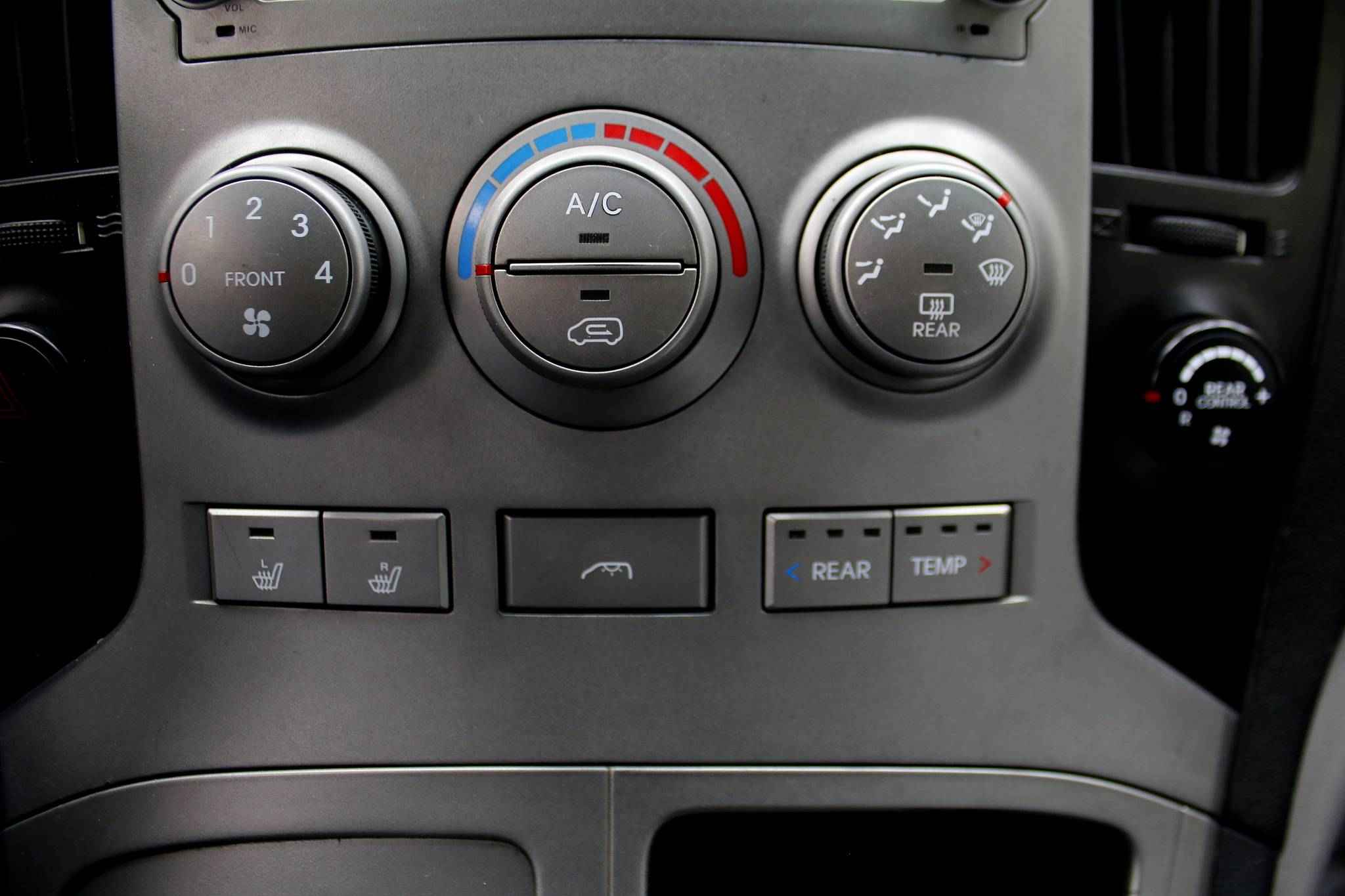 Hyundai Grand Starex, I