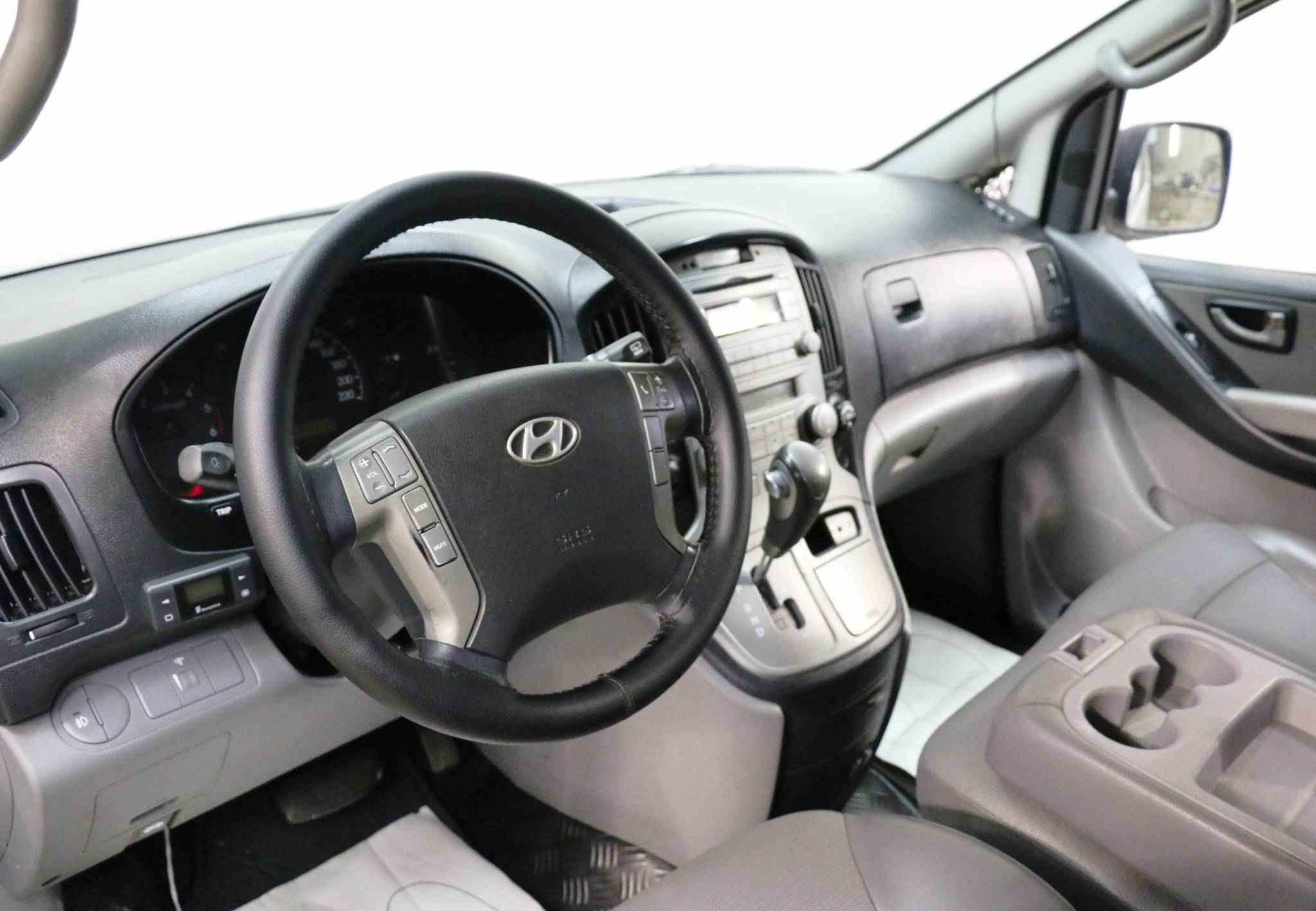 Hyundai Grand Starex, I