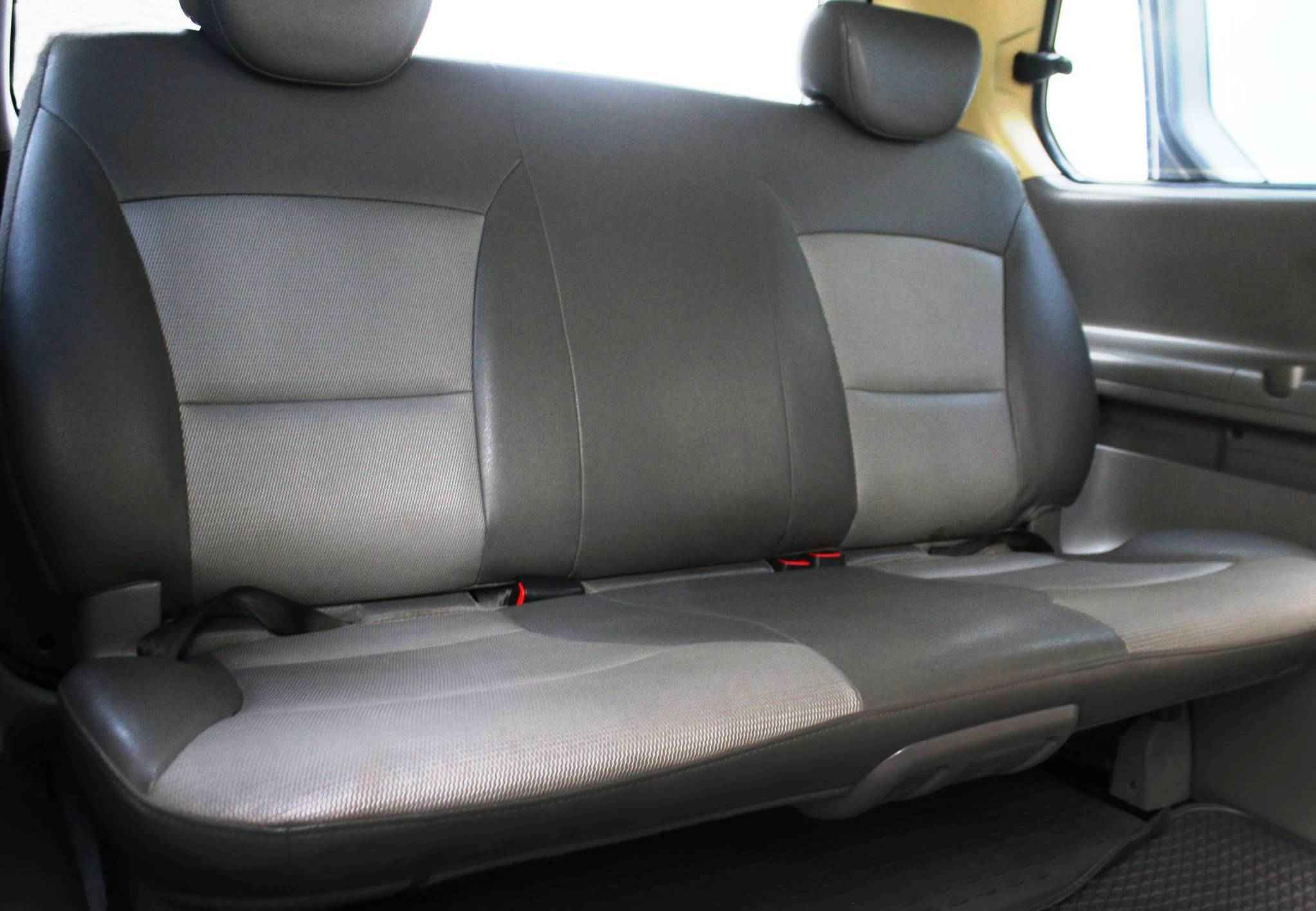 Hyundai Grand Starex, I