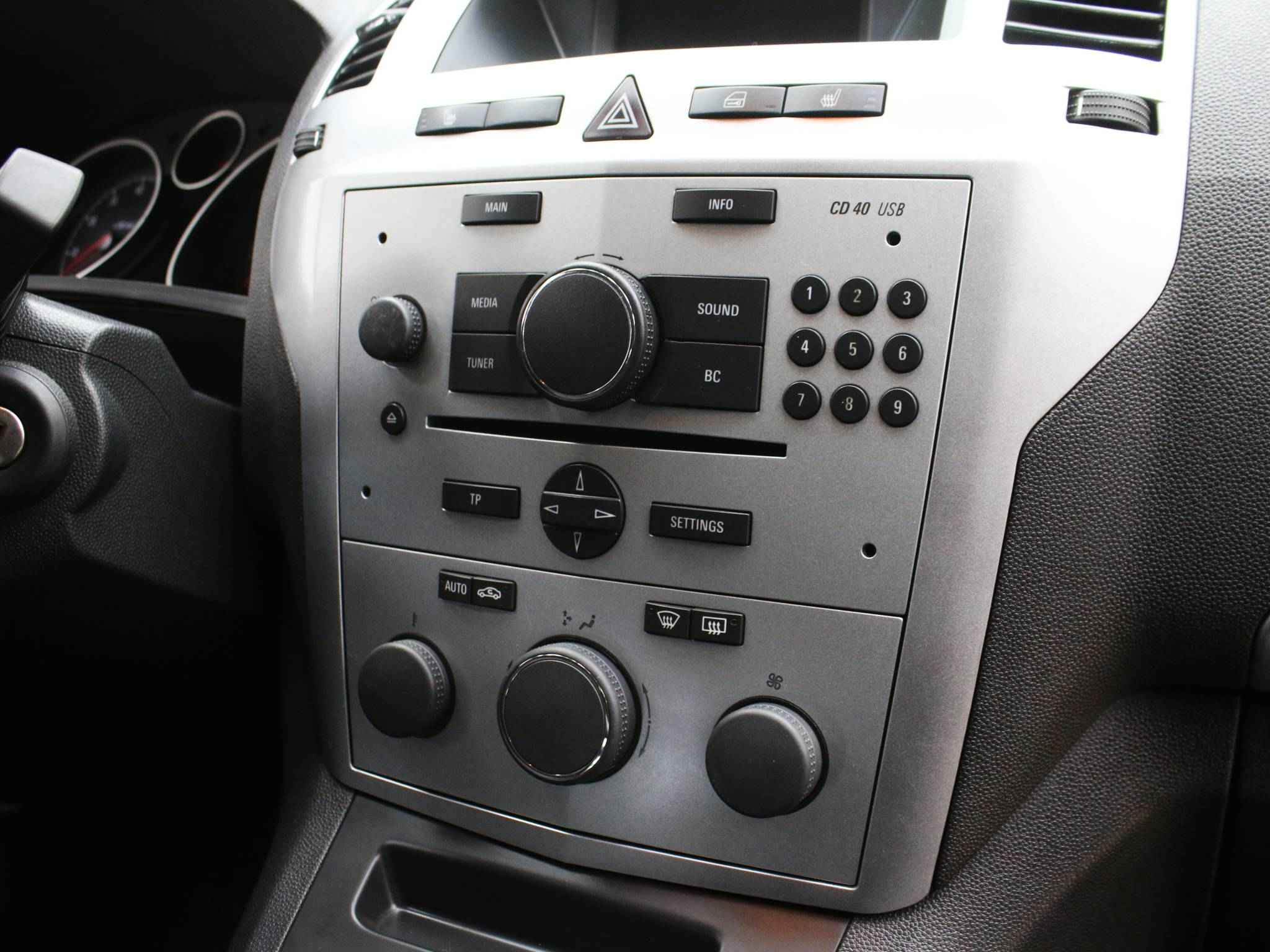 Opel Zafira, B Рестайлинг