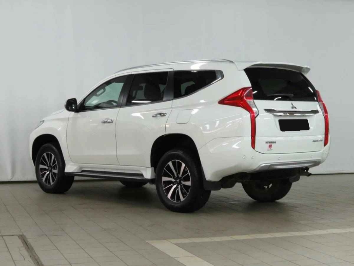 Mitsubishi Pajero Sport, III