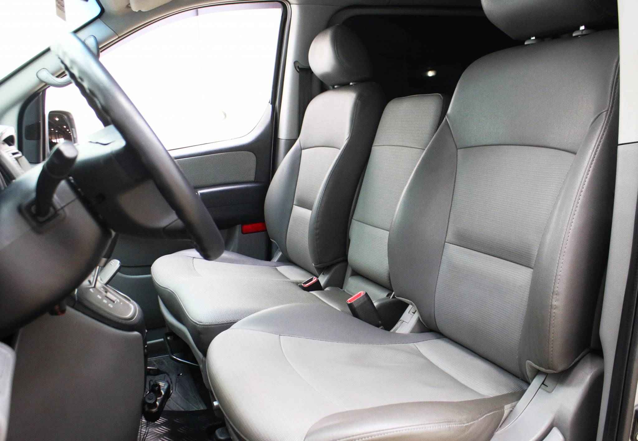 Hyundai Grand Starex, I