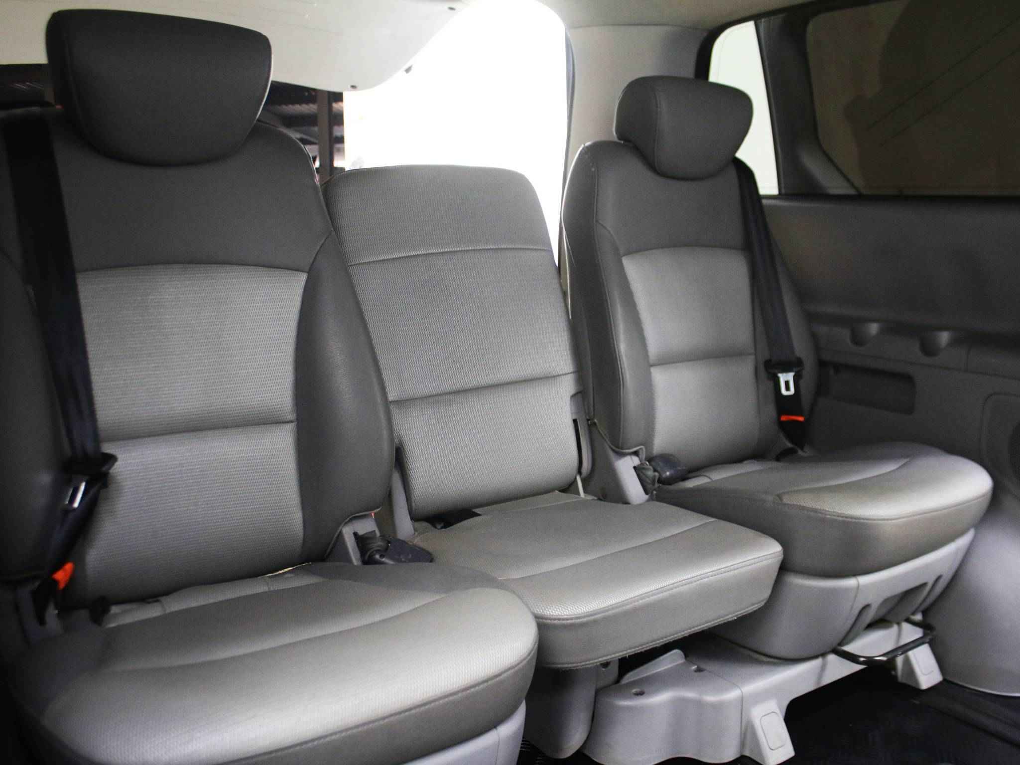 Hyundai Grand Starex, I