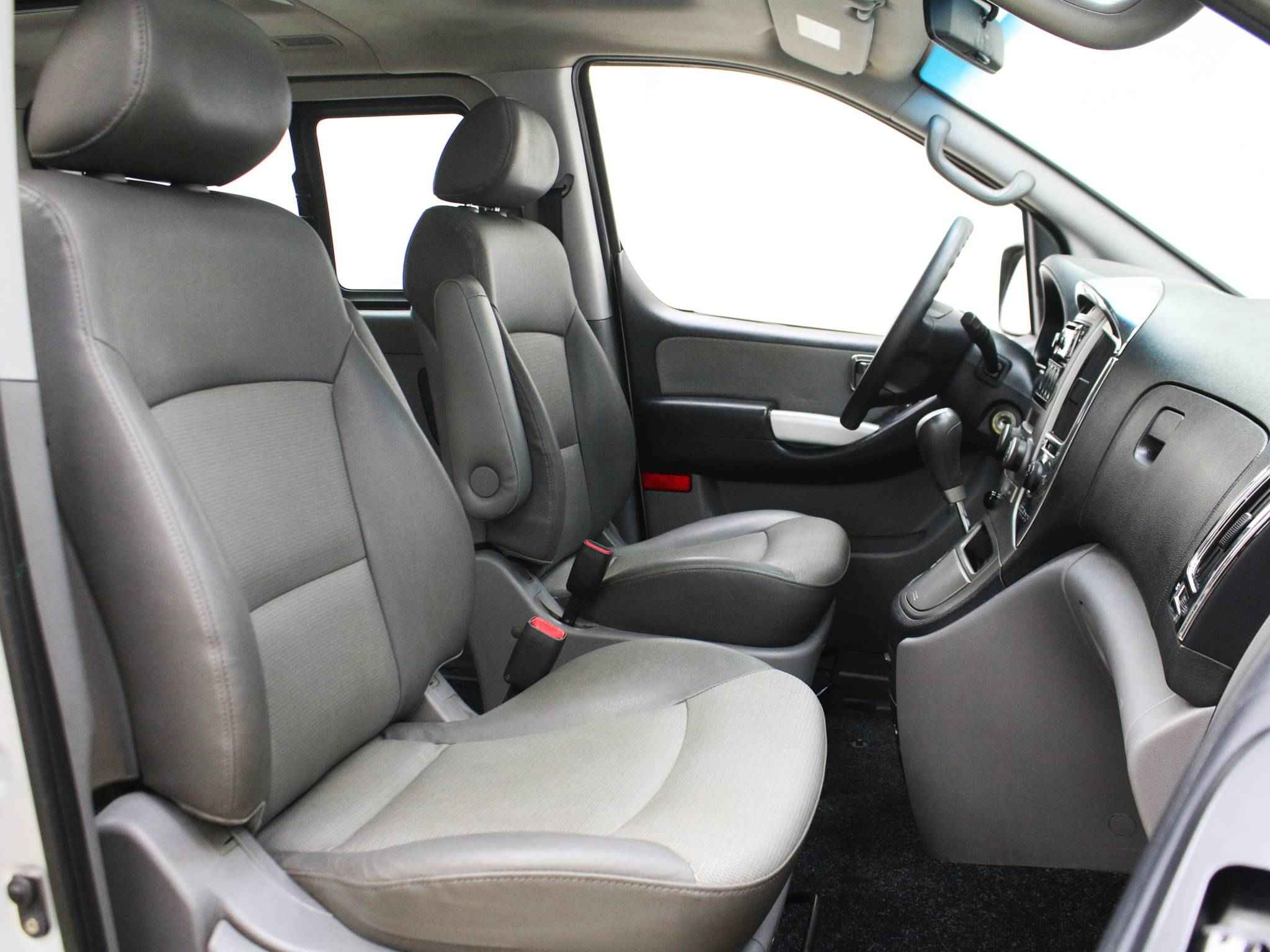 Hyundai Grand Starex, I