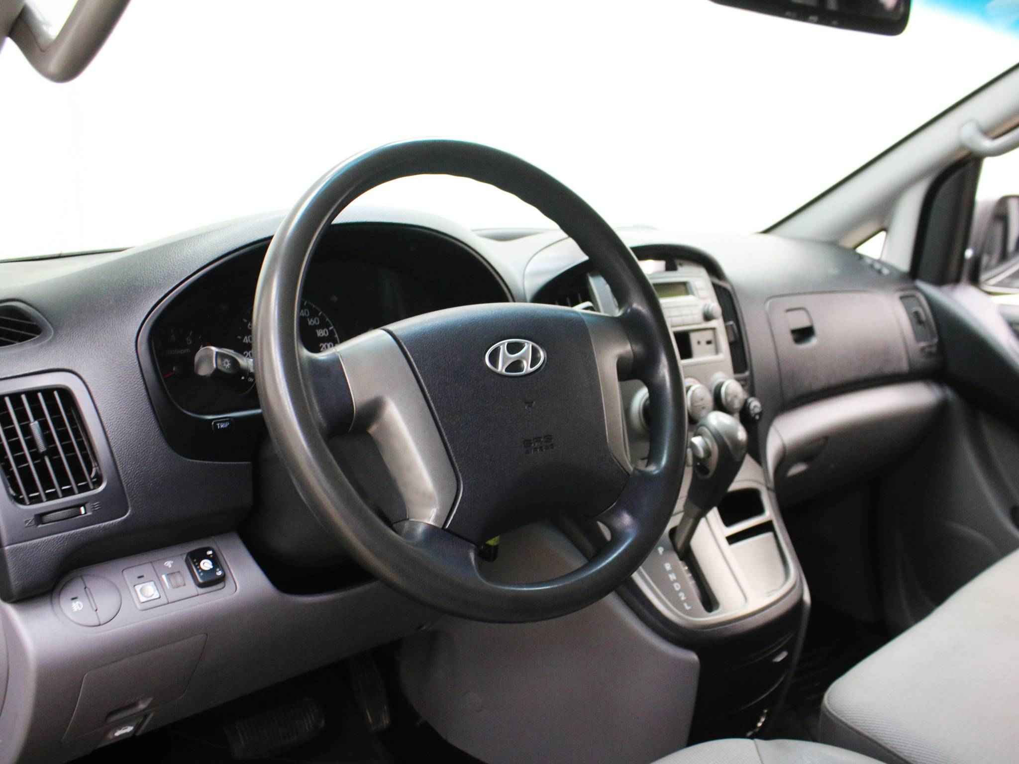 Hyundai Grand Starex, I