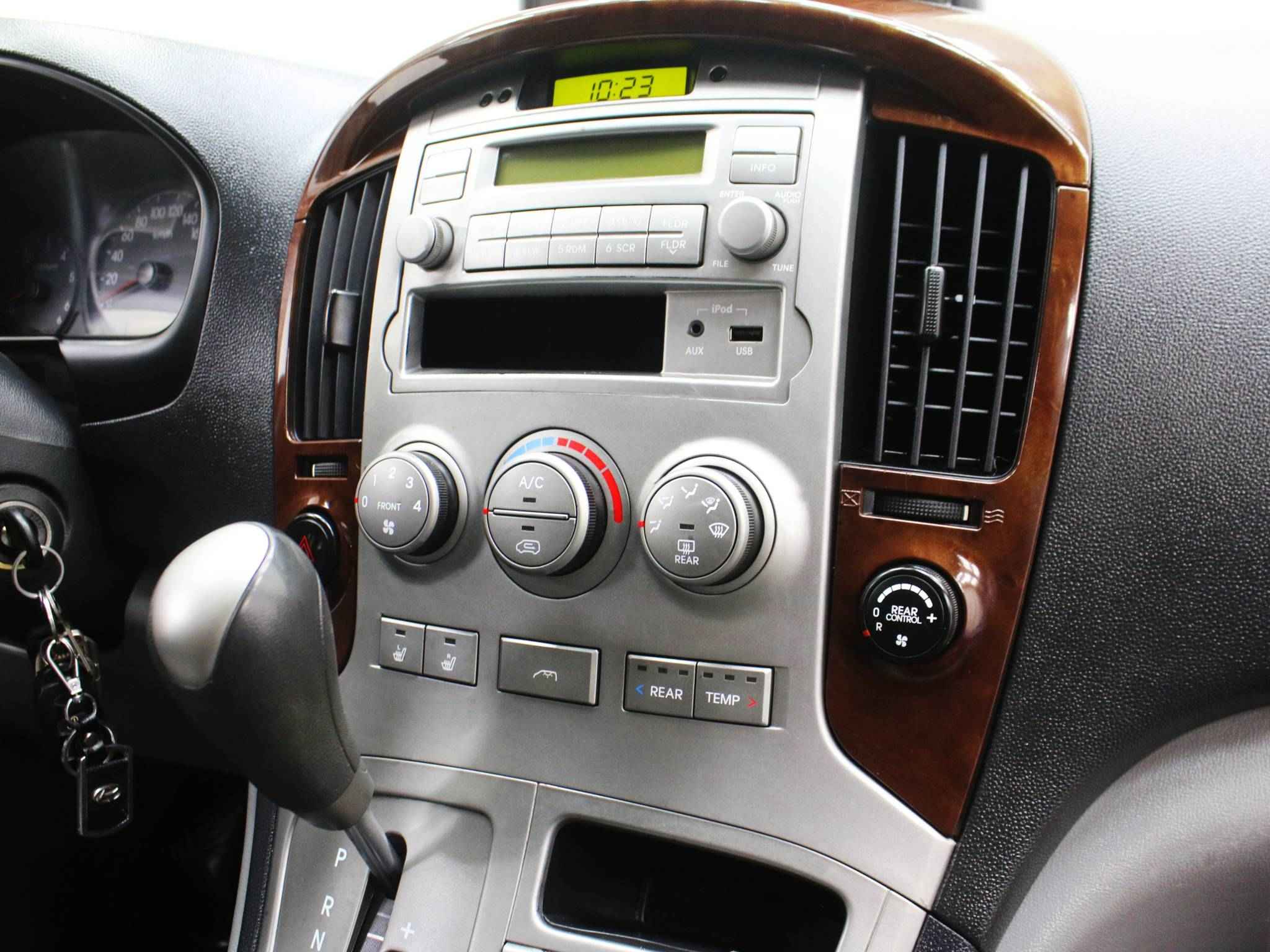 Hyundai Grand Starex, I