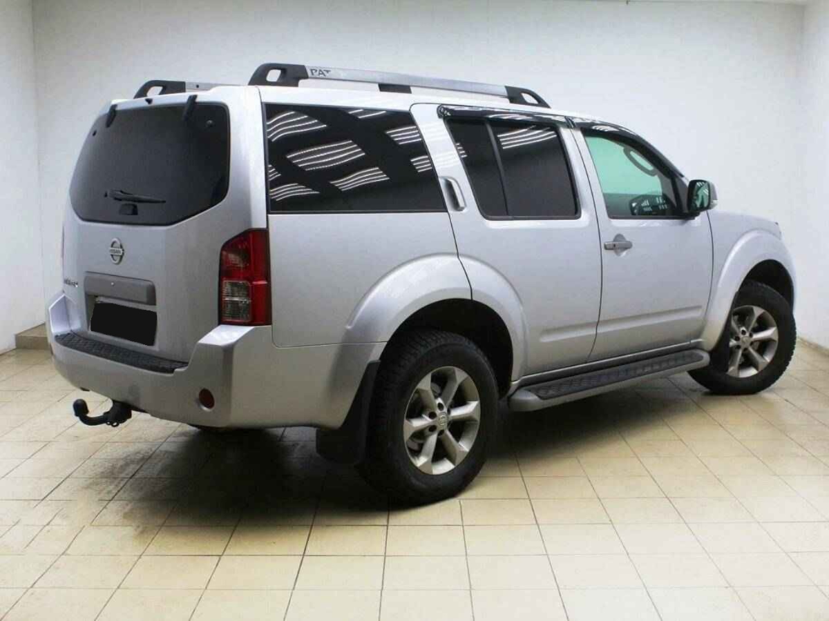 Nissan Pathfinder, III