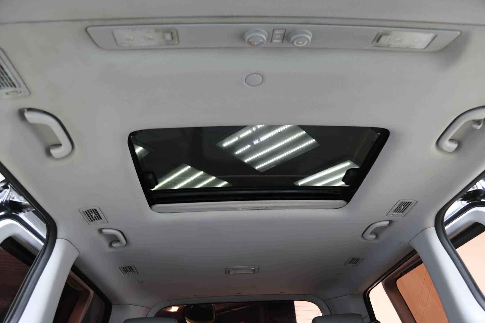 Hyundai Grand Starex, I