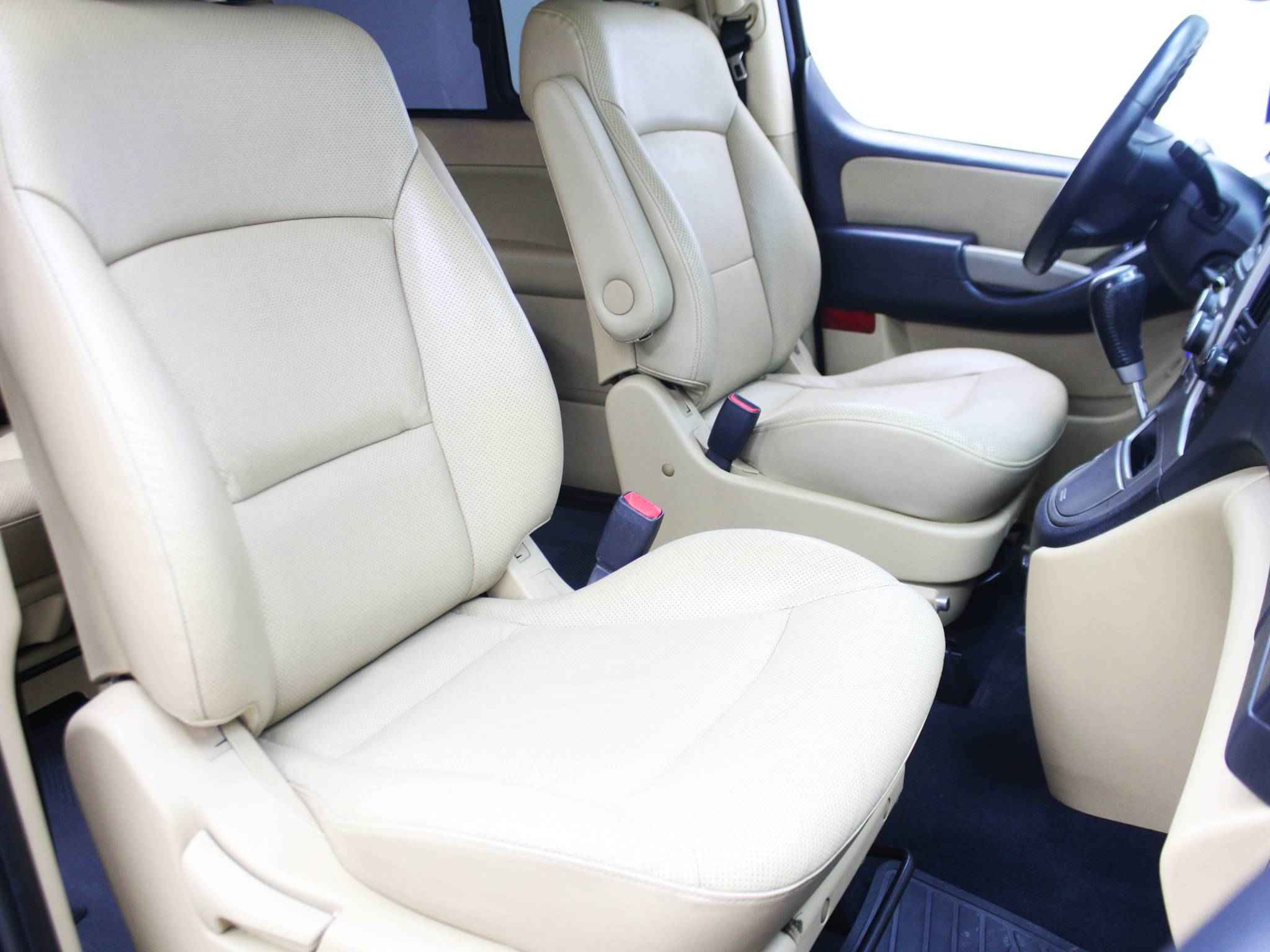 Hyundai Grand Starex, I