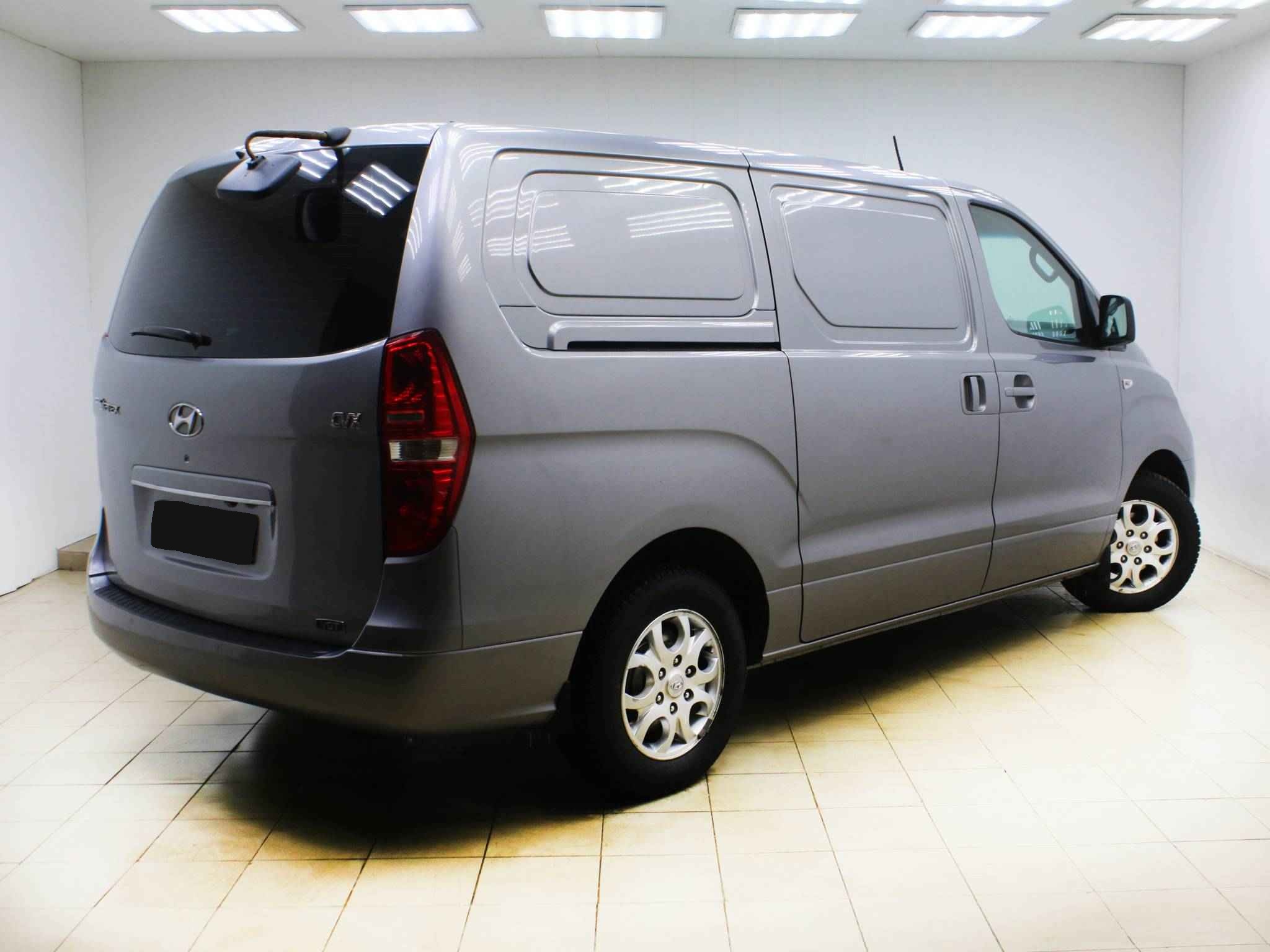 Hyundai Grand Starex, I