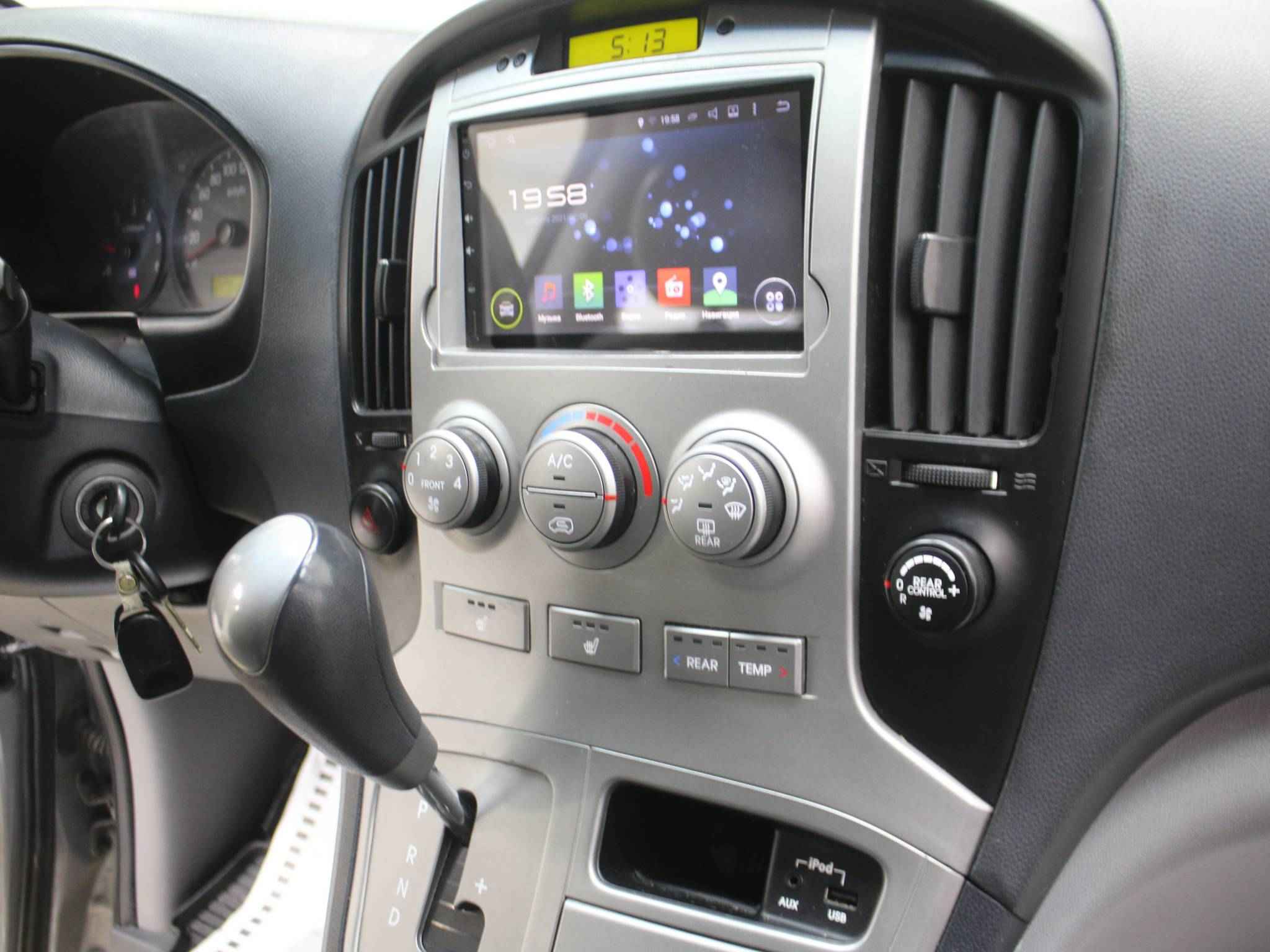 Hyundai Grand Starex, I