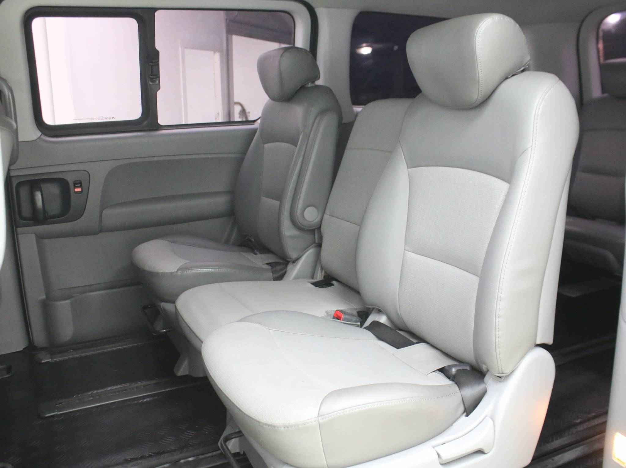 Hyundai Grand Starex, I