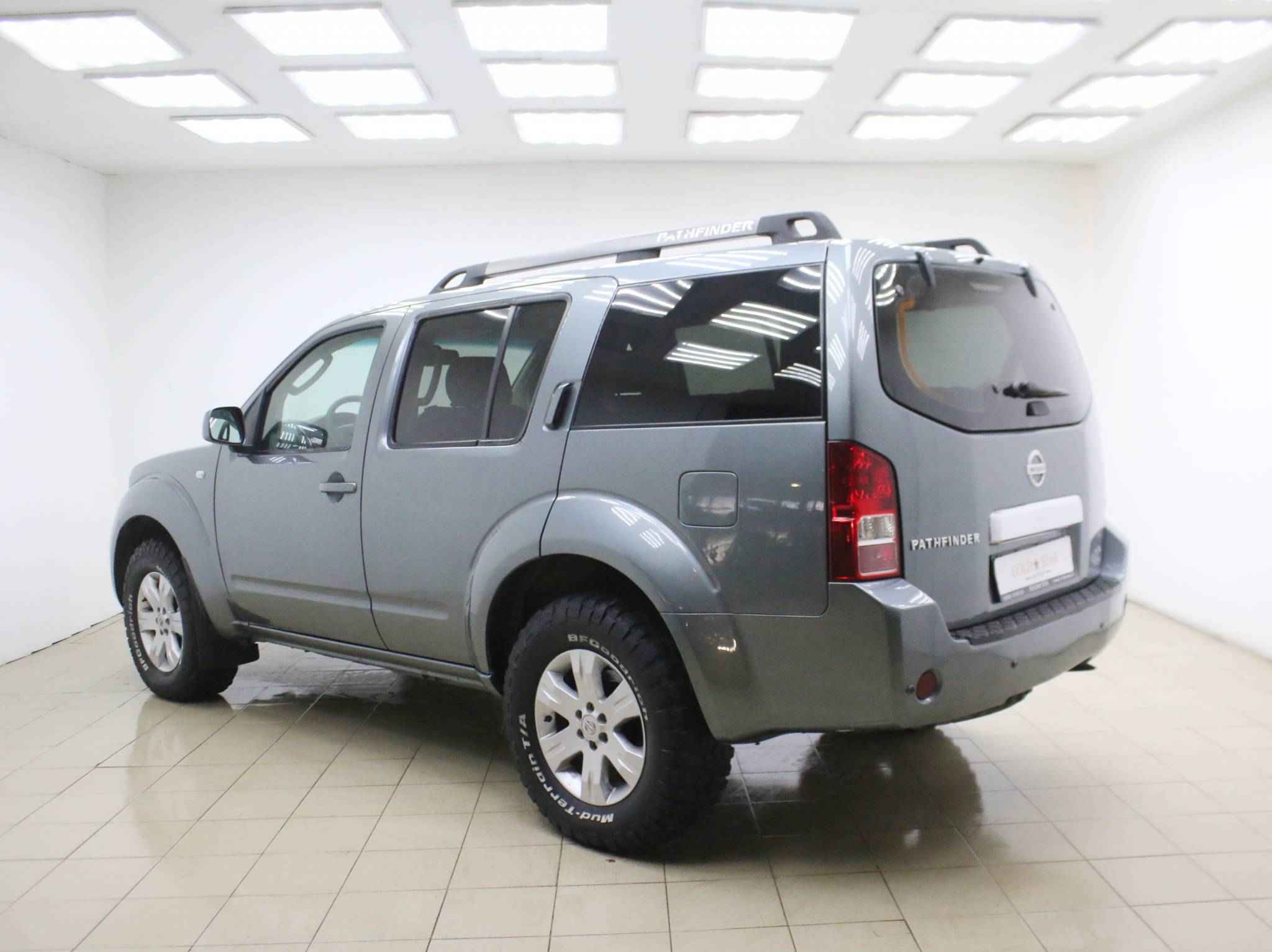 Nissan Pathfinder, III