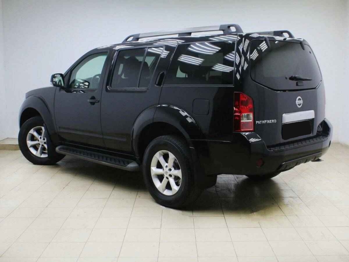 Nissan Pathfinder, III