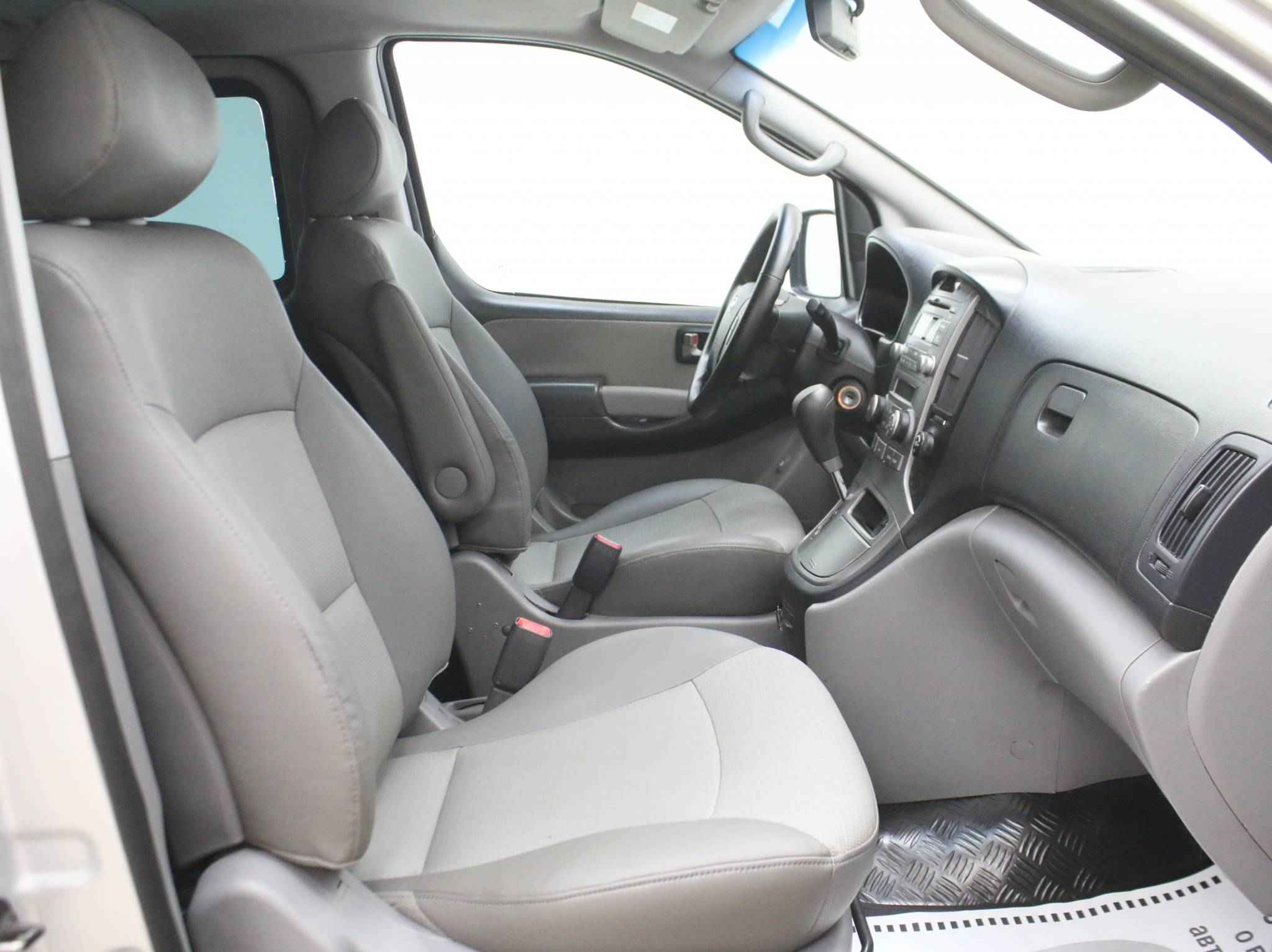 Hyundai Grand Starex, I