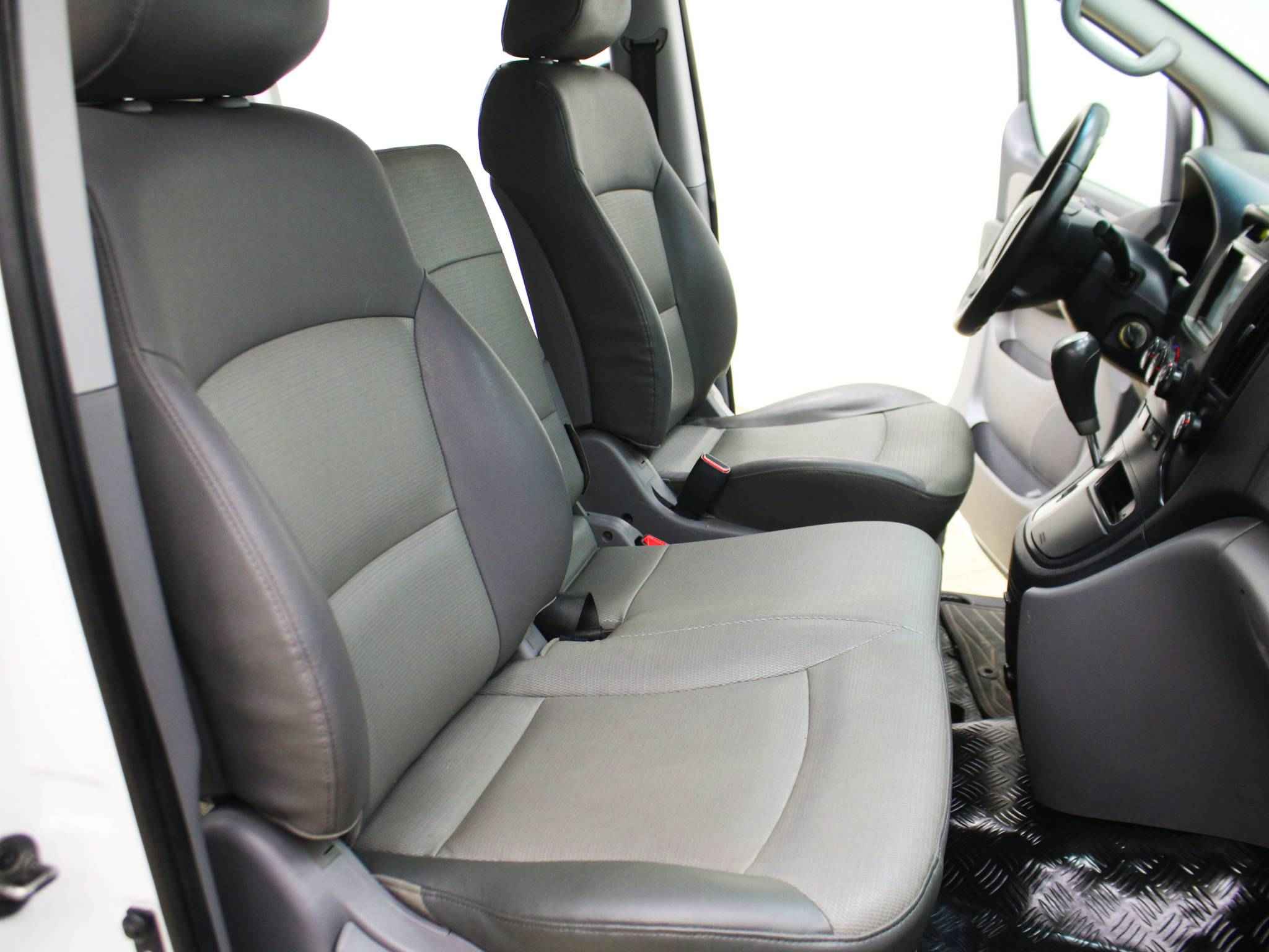 Hyundai Grand Starex, I