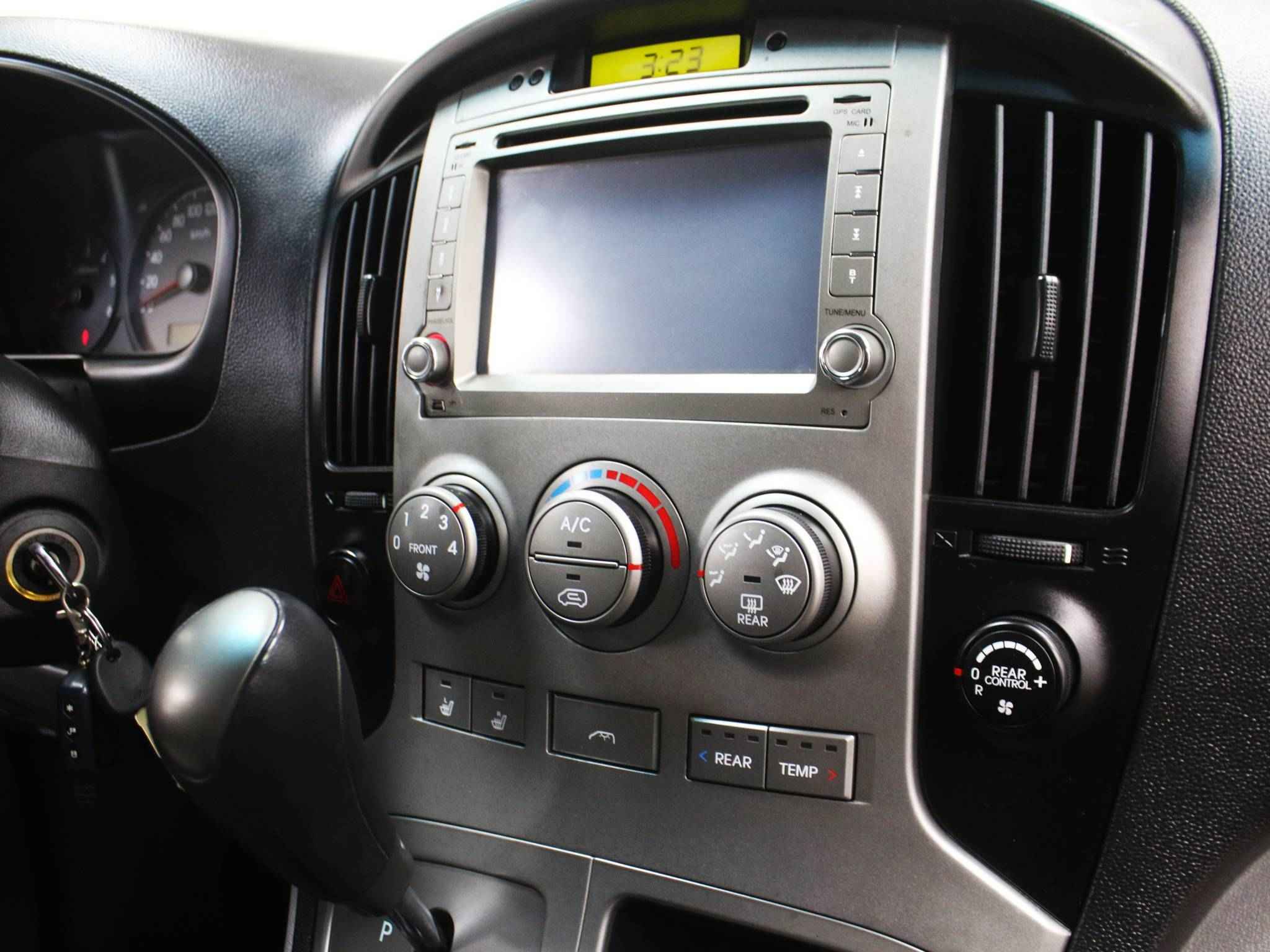 Hyundai Grand Starex, I