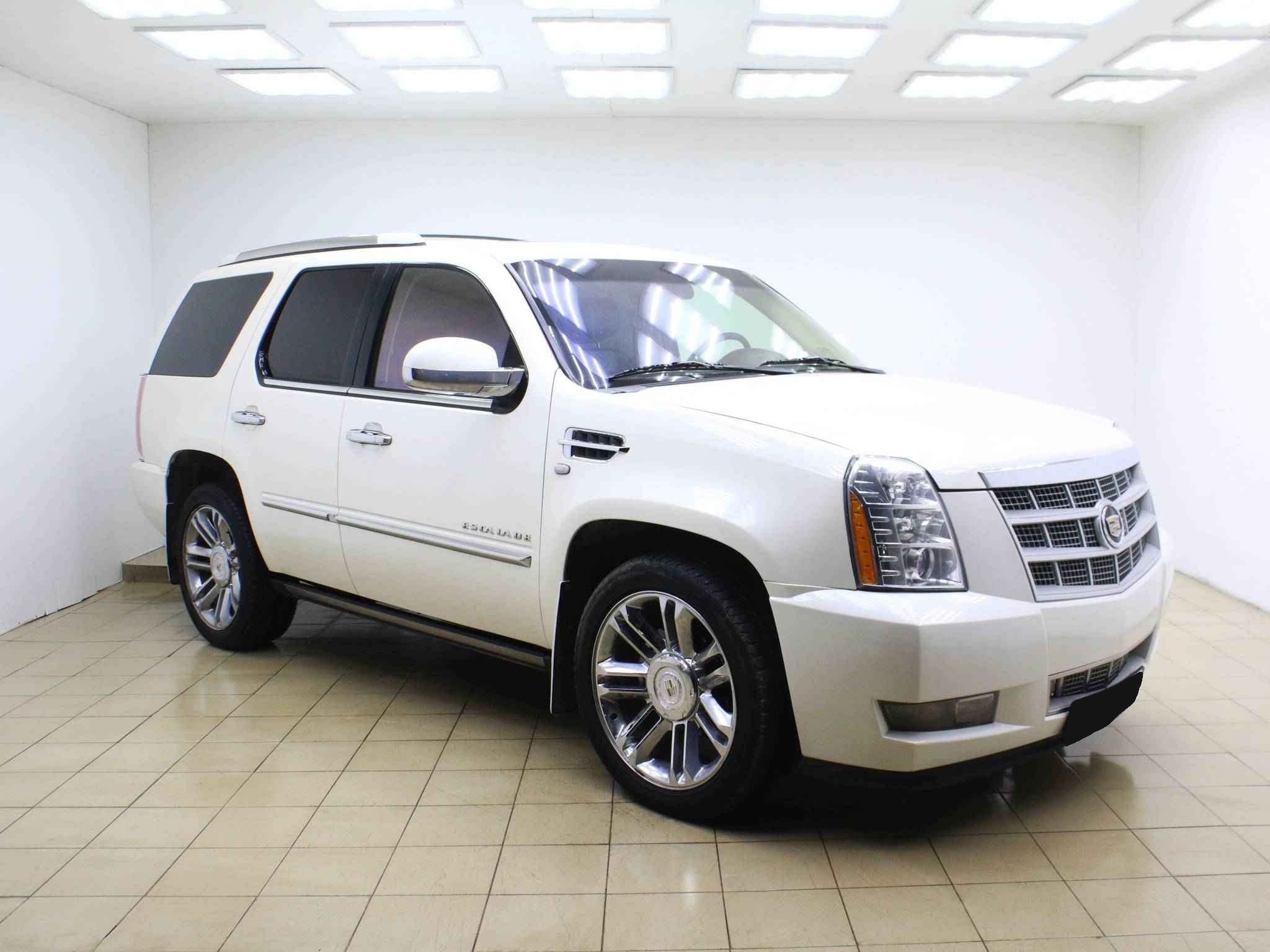 Cadillac Escalade, III