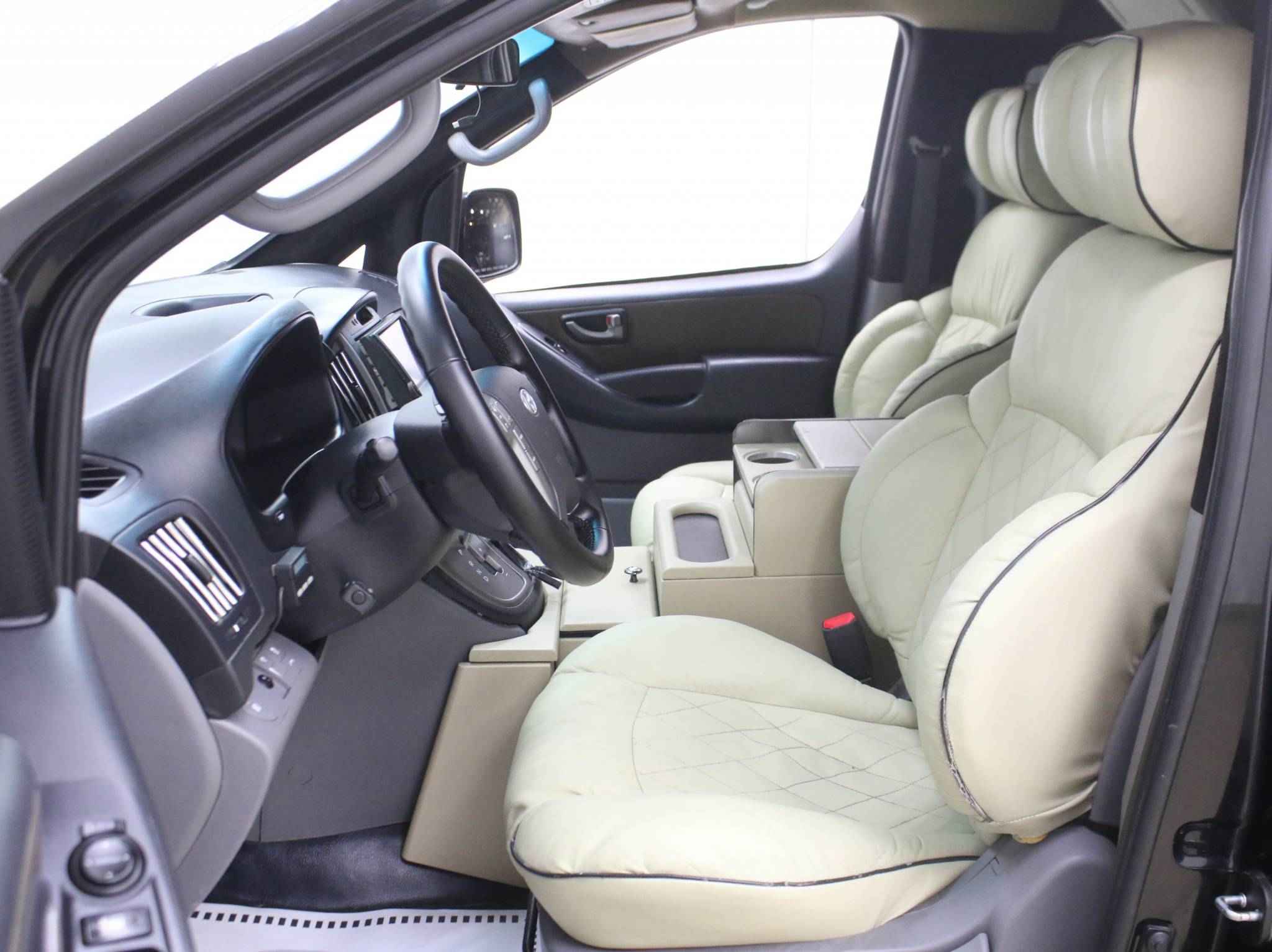 Hyundai Grand Starex, I