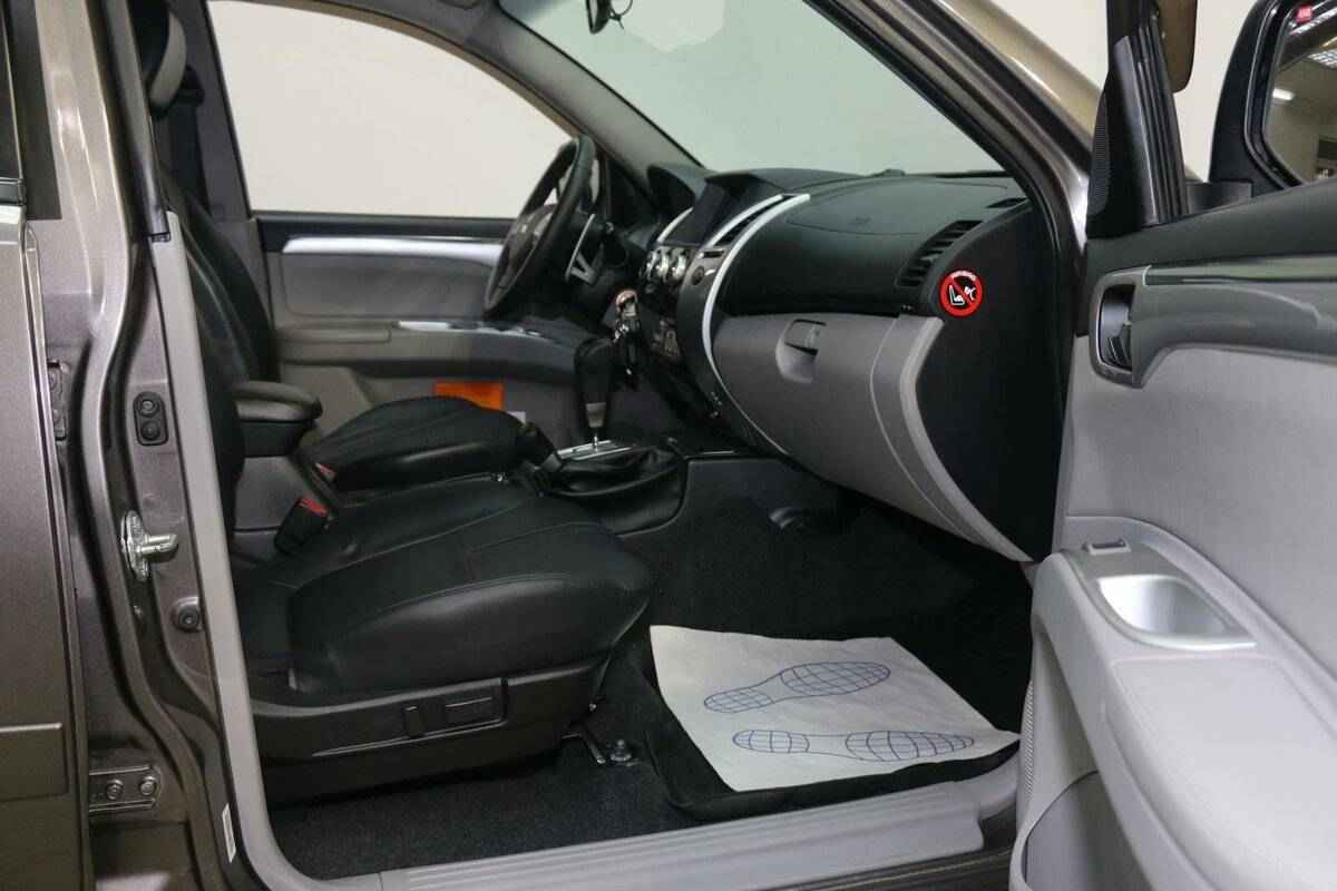 Mitsubishi Pajero Sport, II