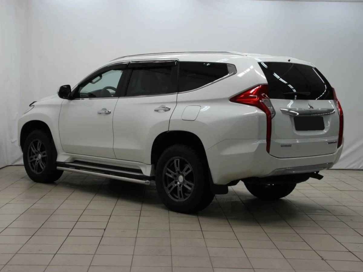 Mitsubishi Pajero Sport, III