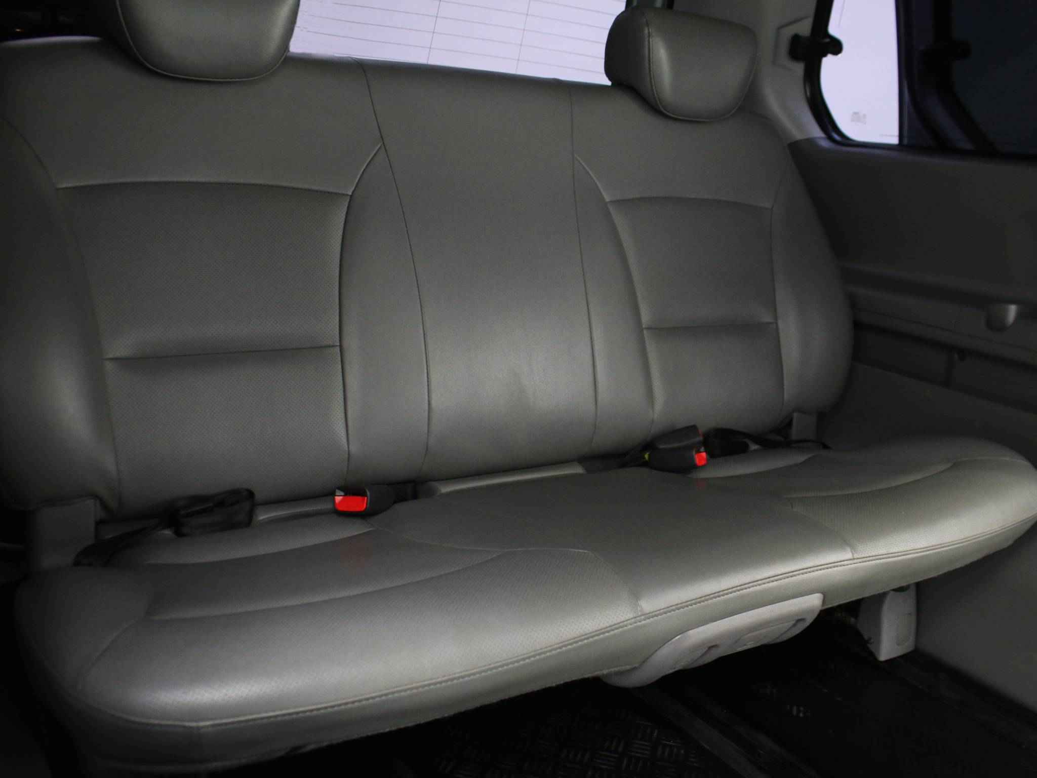 Hyundai Grand Starex, I