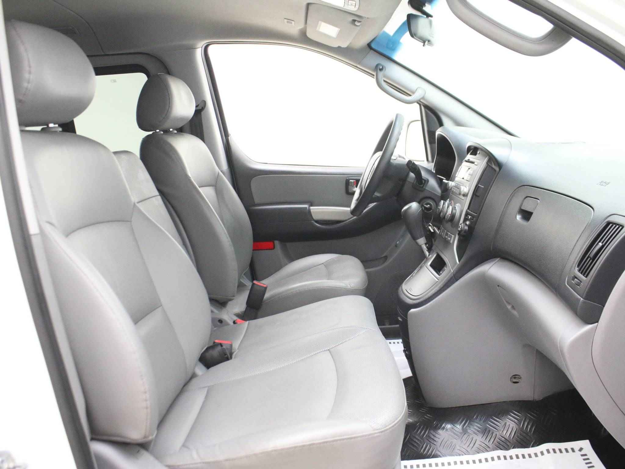 Hyundai Grand Starex, I