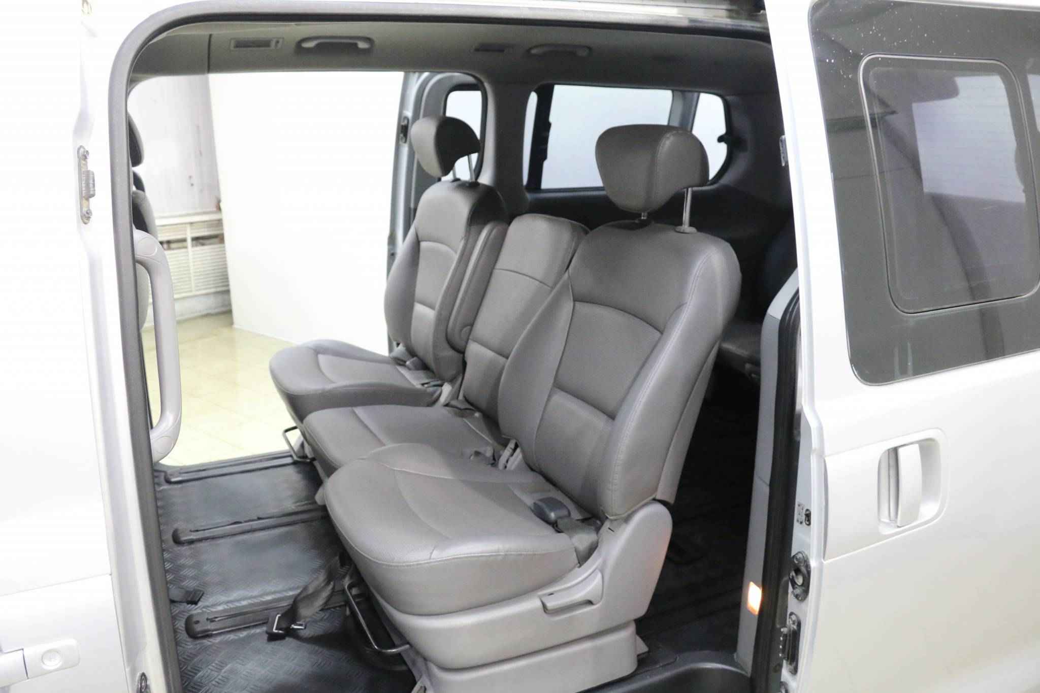 Hyundai Grand Starex, I