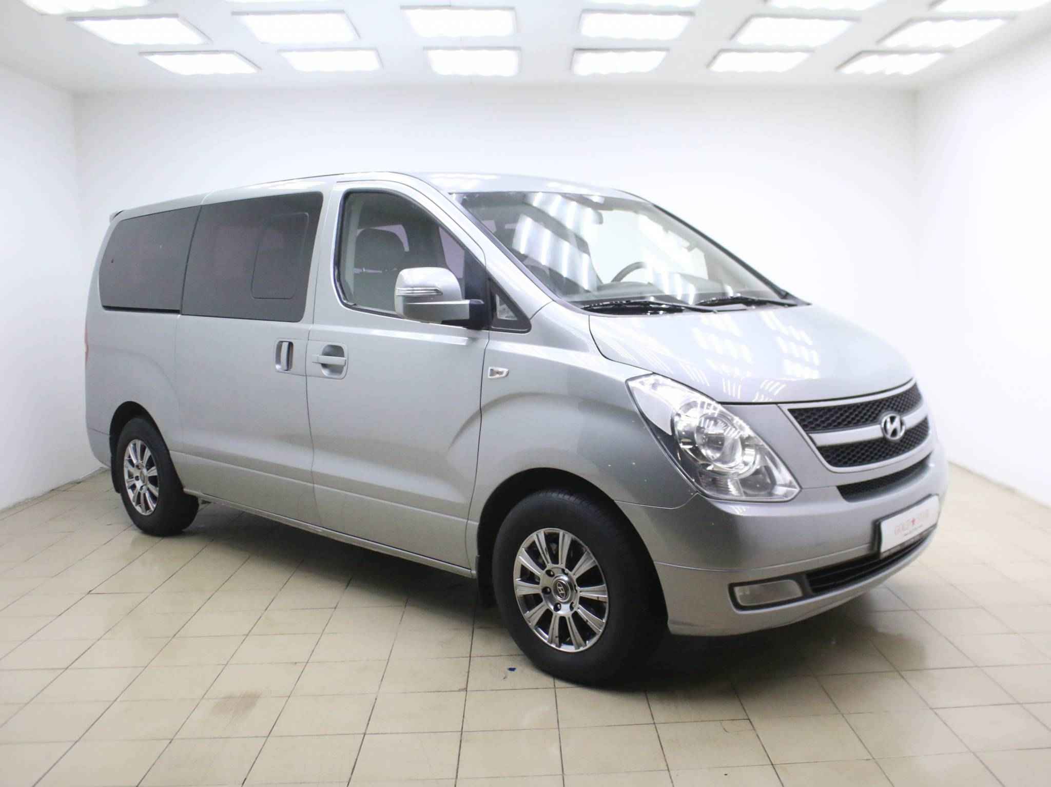 Hyundai Grand Starex, I