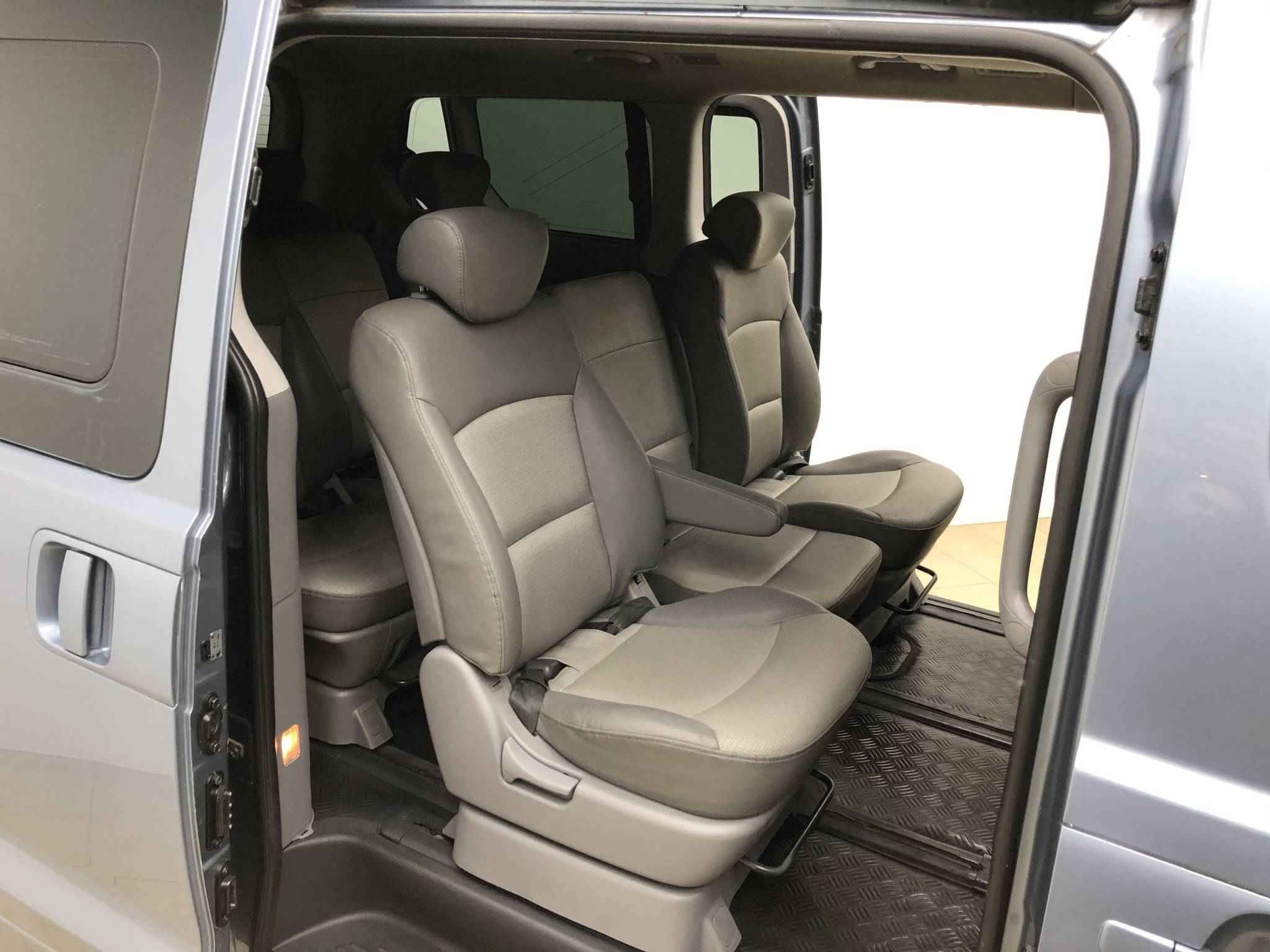 Hyundai Grand Starex, I