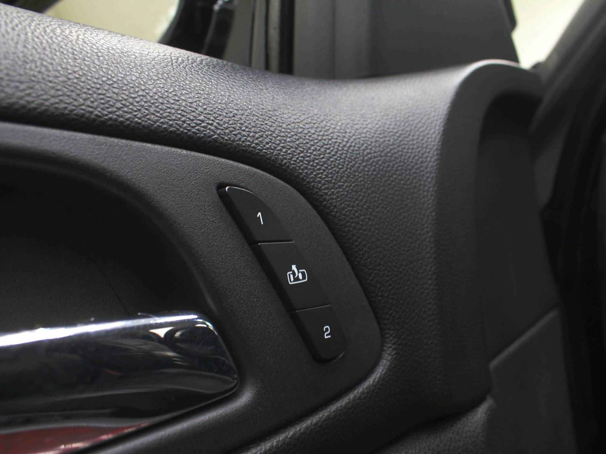 Cadillac Escalade, III