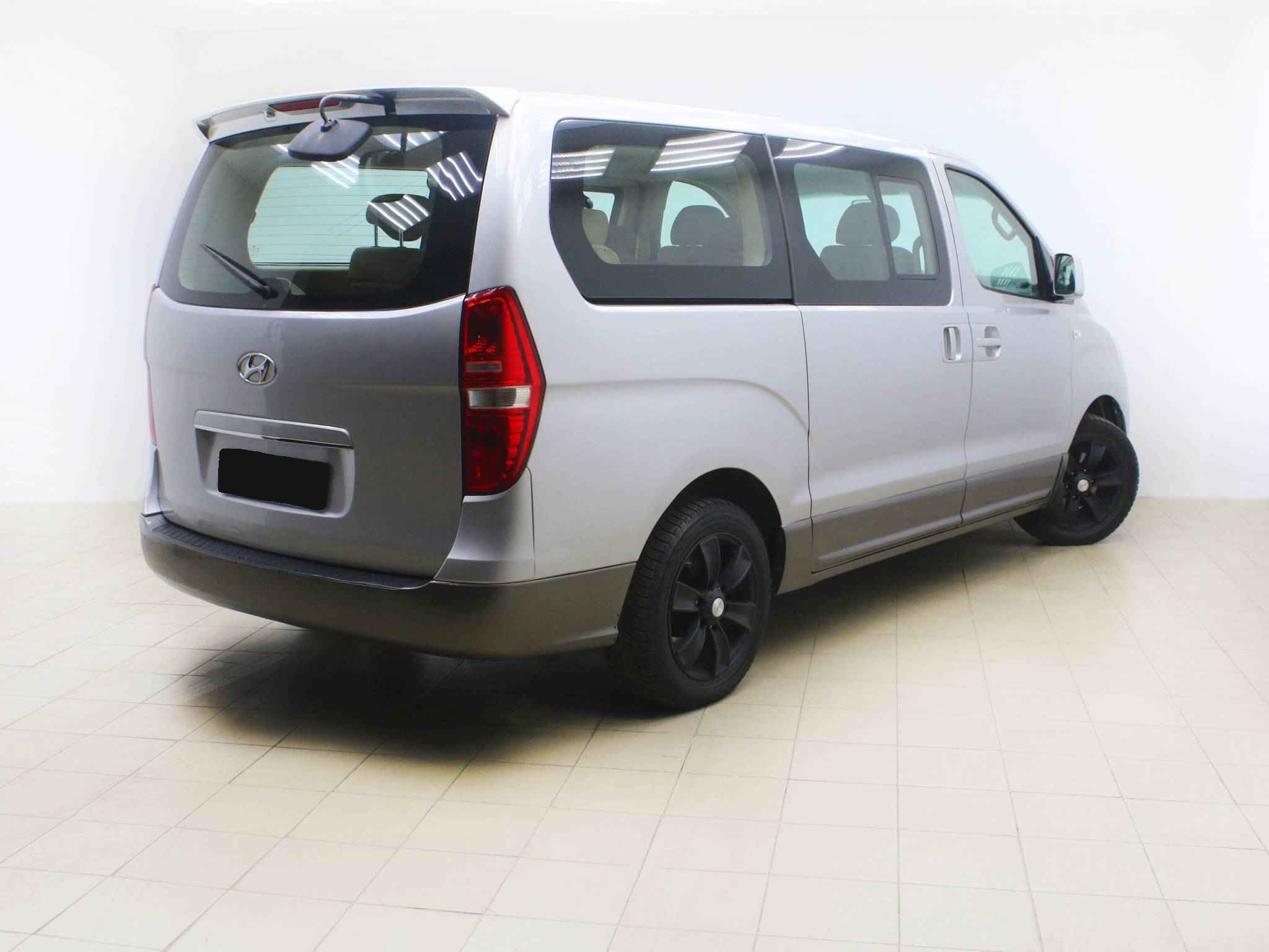 Hyundai Grand Starex, I