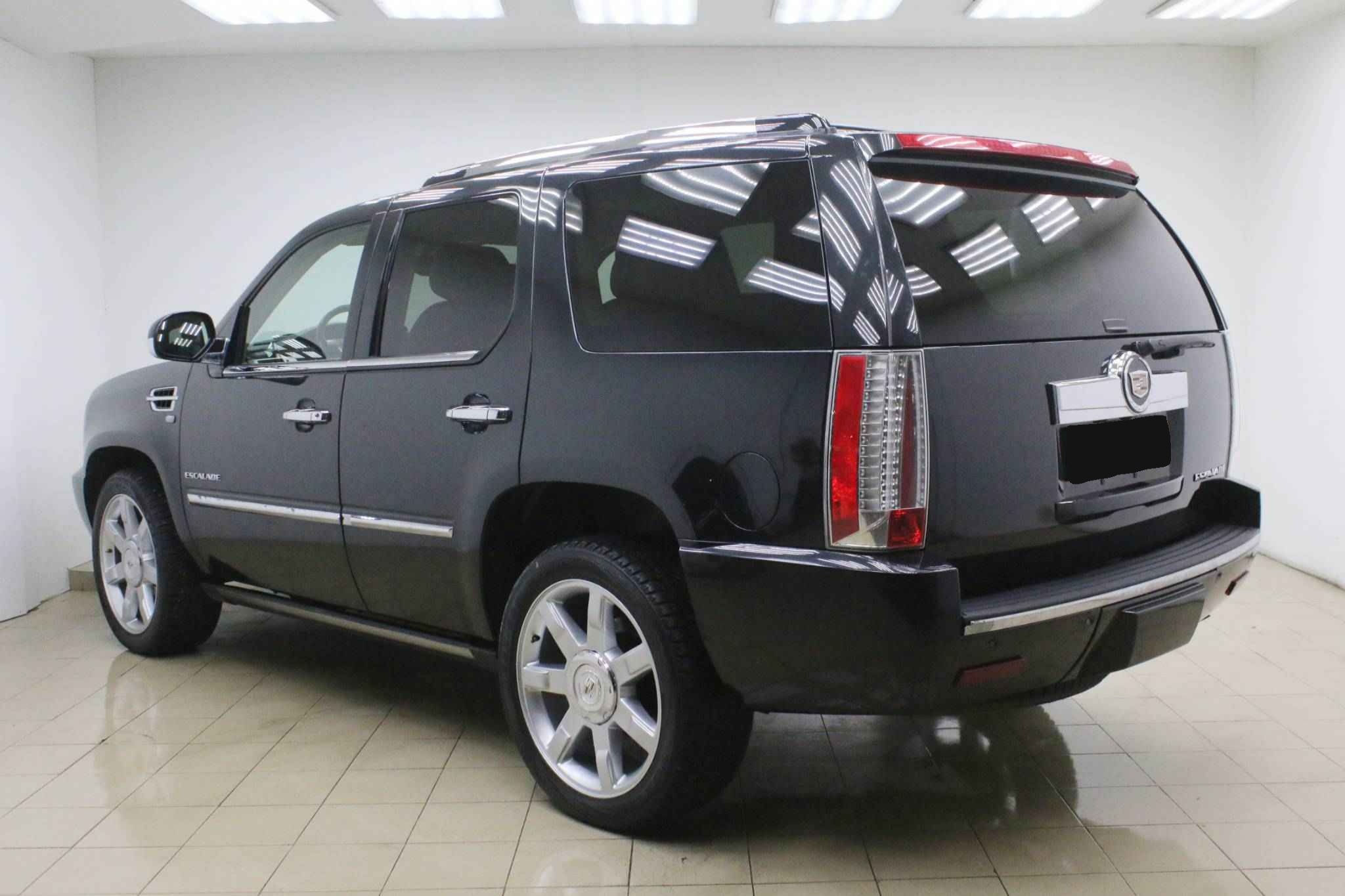 Cadillac Escalade, III