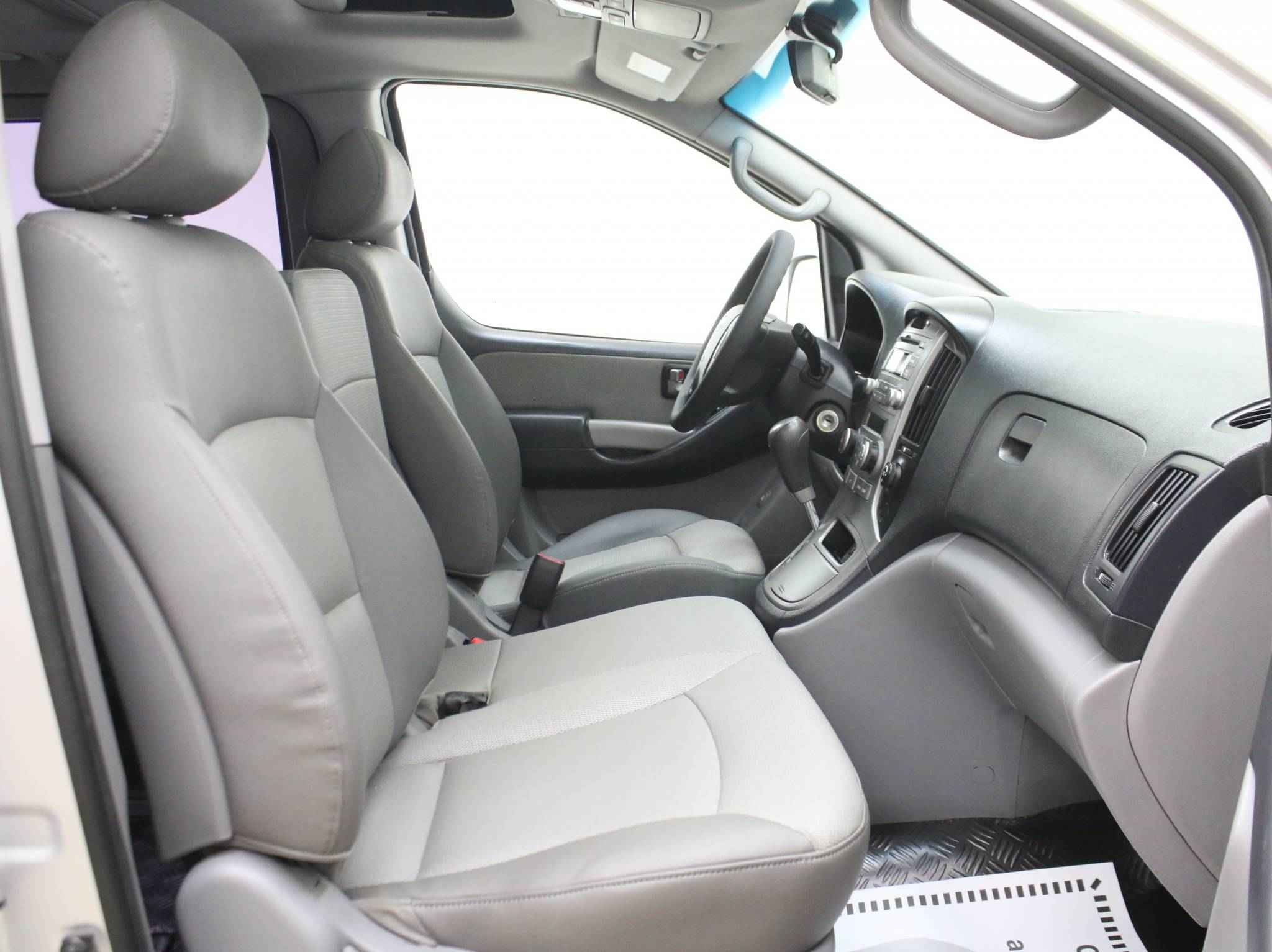 Hyundai Grand Starex, I