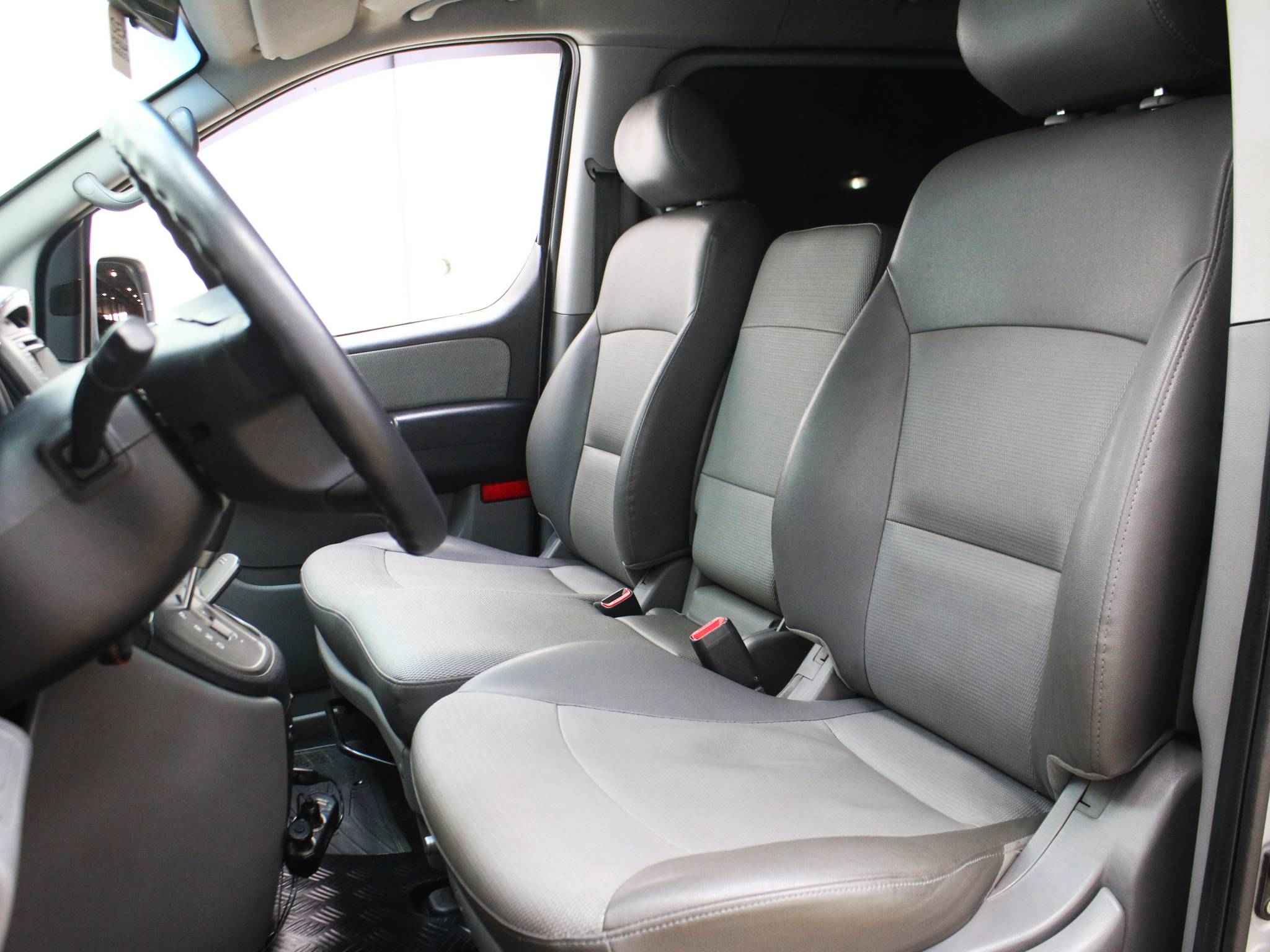 Hyundai Grand Starex, I