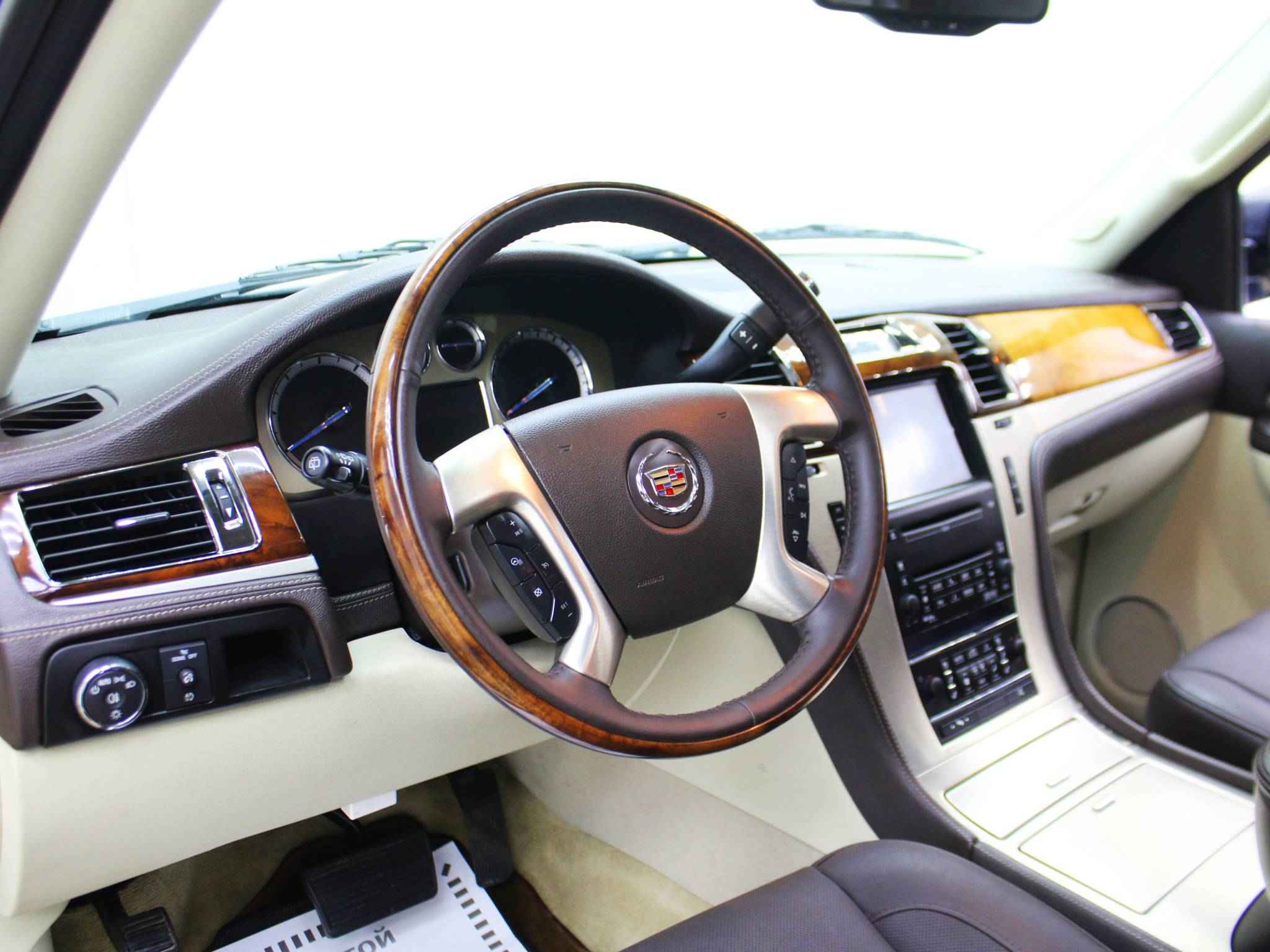 Cadillac Escalade, III