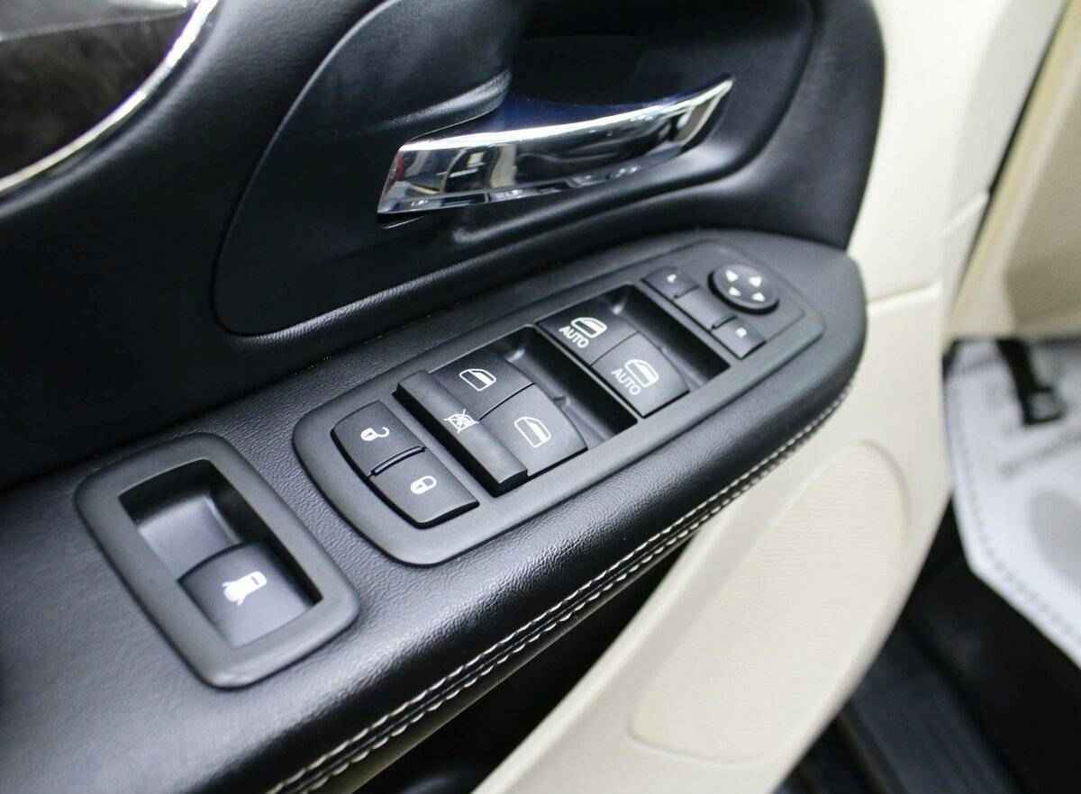 Chrysler Town & Country, V Рестайлинг