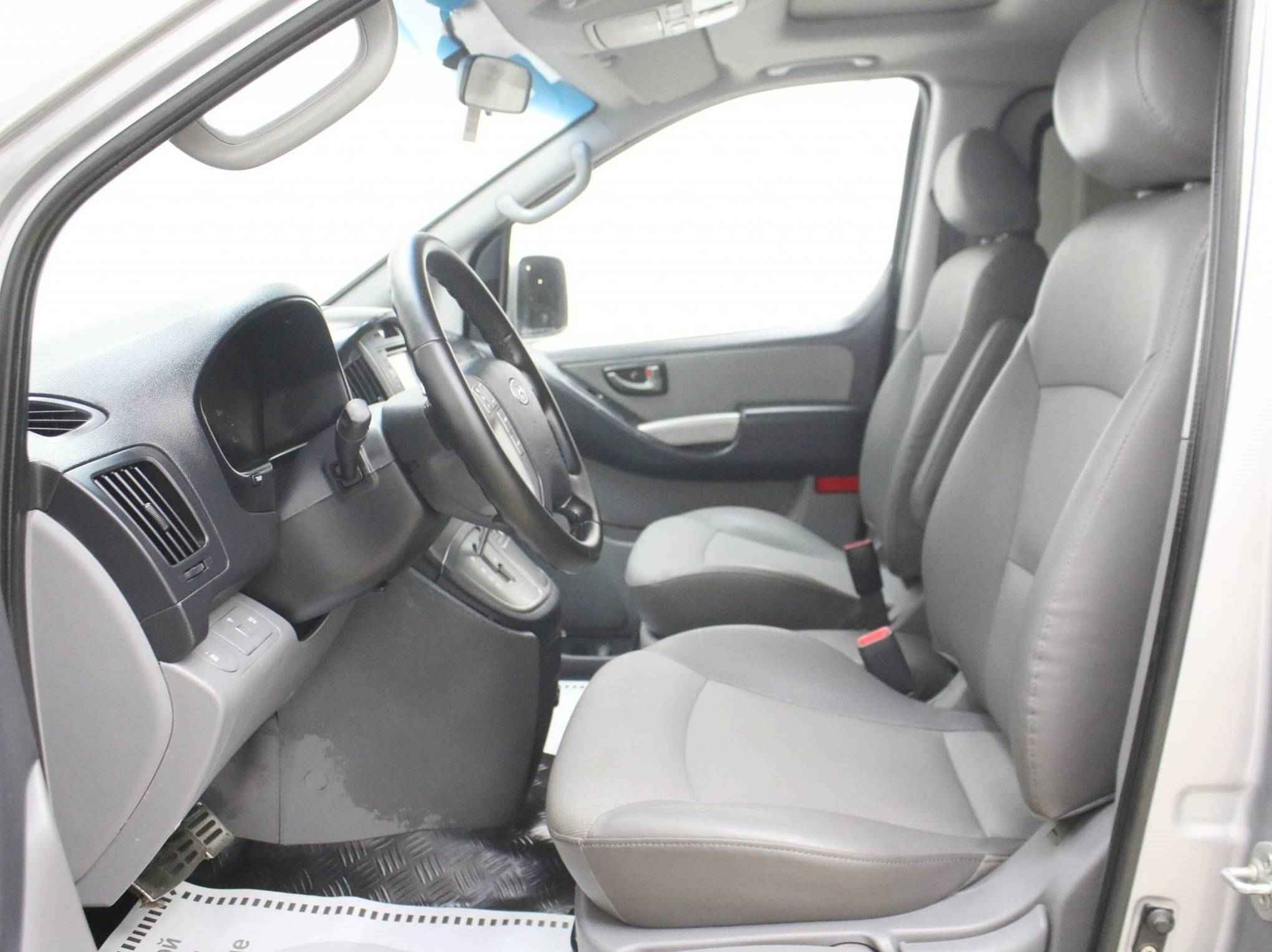 Hyundai Grand Starex, I