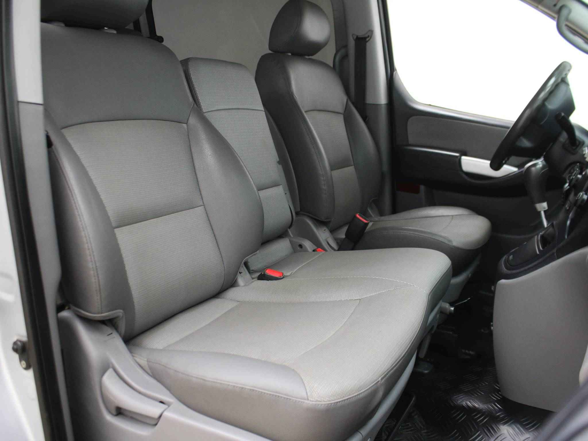 Hyundai Grand Starex, I