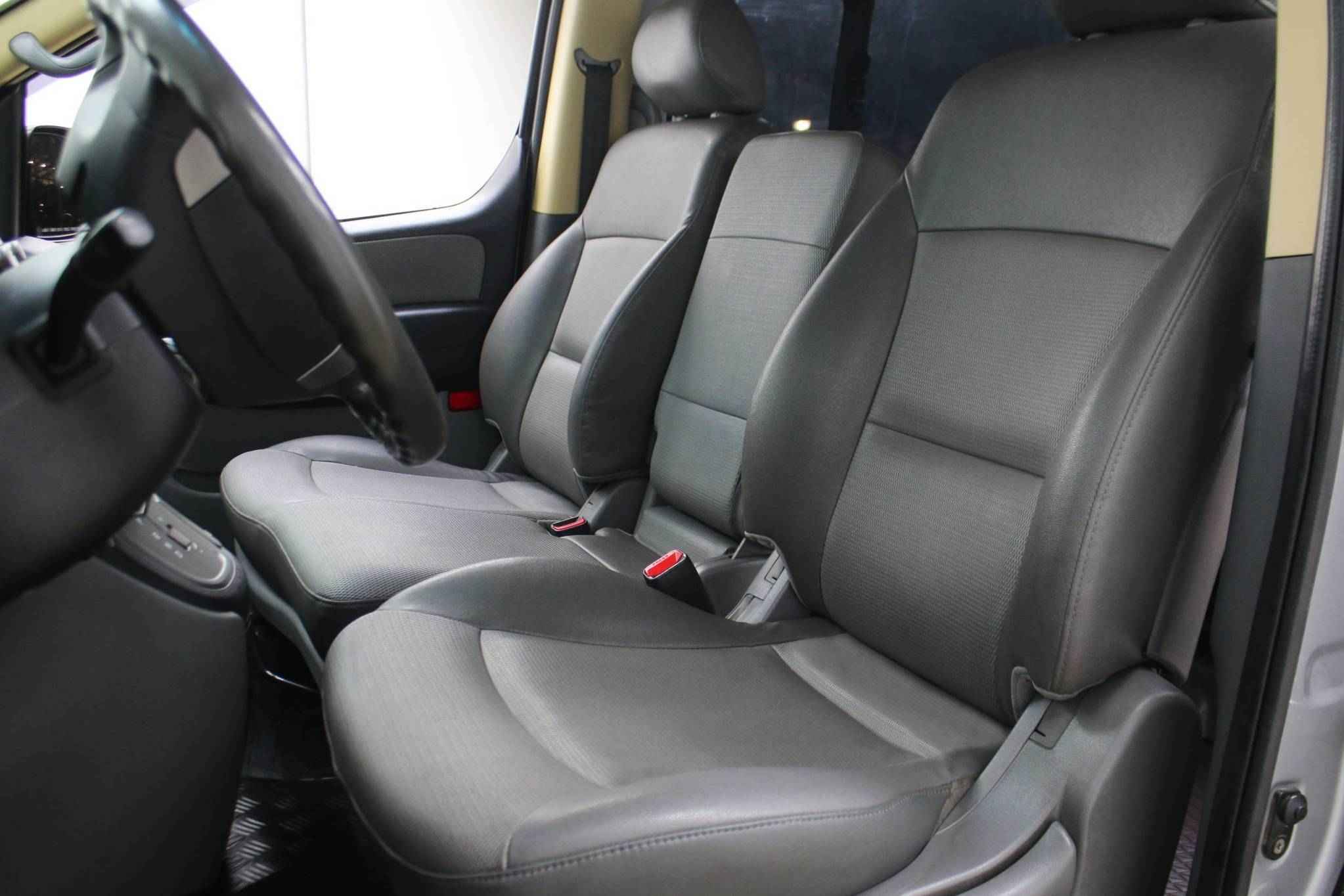 Hyundai Grand Starex, I